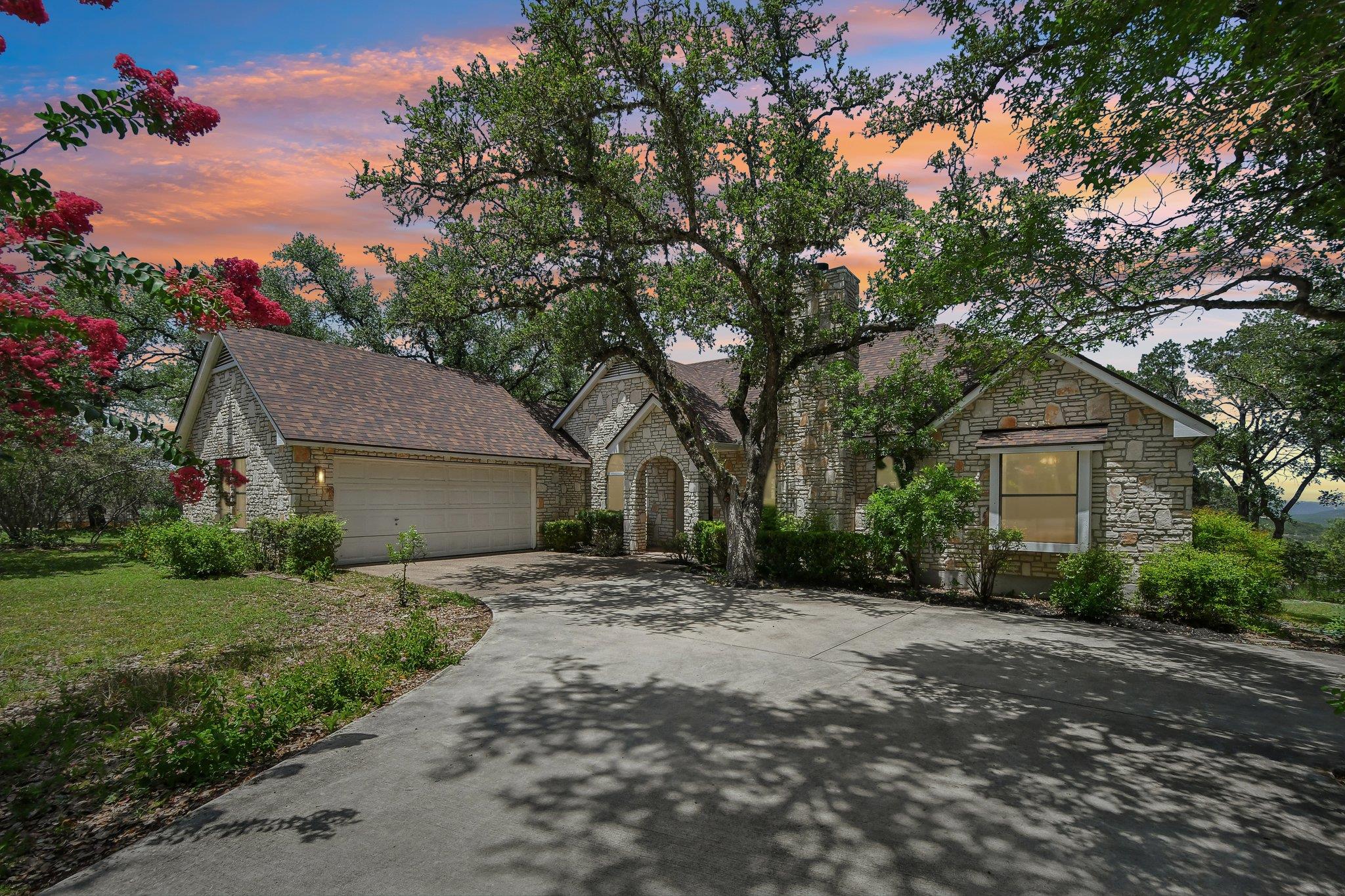 302 Mesa DR, Wimberley, TX 78676