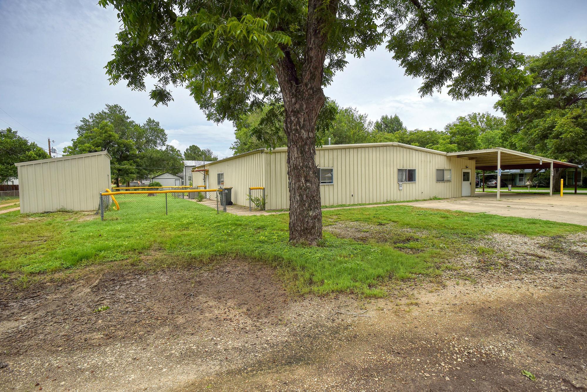 401 Wilkes ST, Smithville, TX 78957