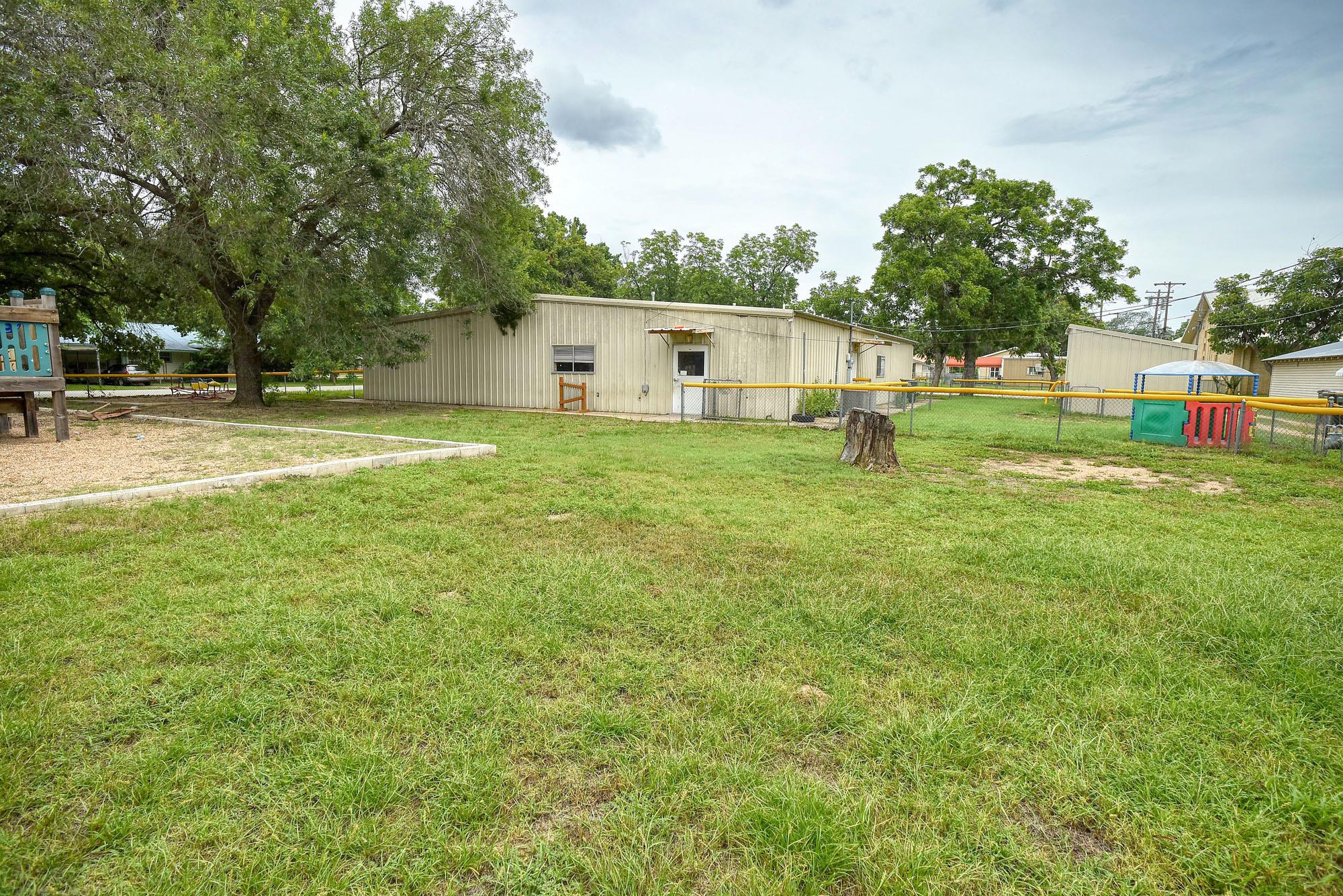401 Wilkes ST, Smithville, TX 78957