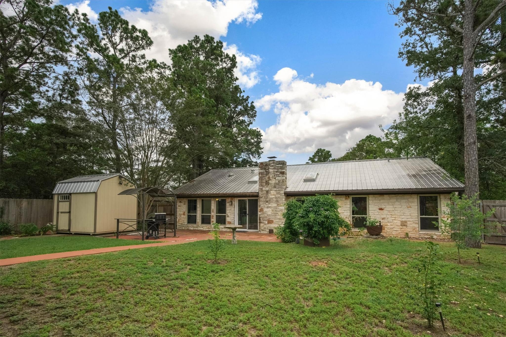 112 Mahalua LN, Bastrop, TX 78602