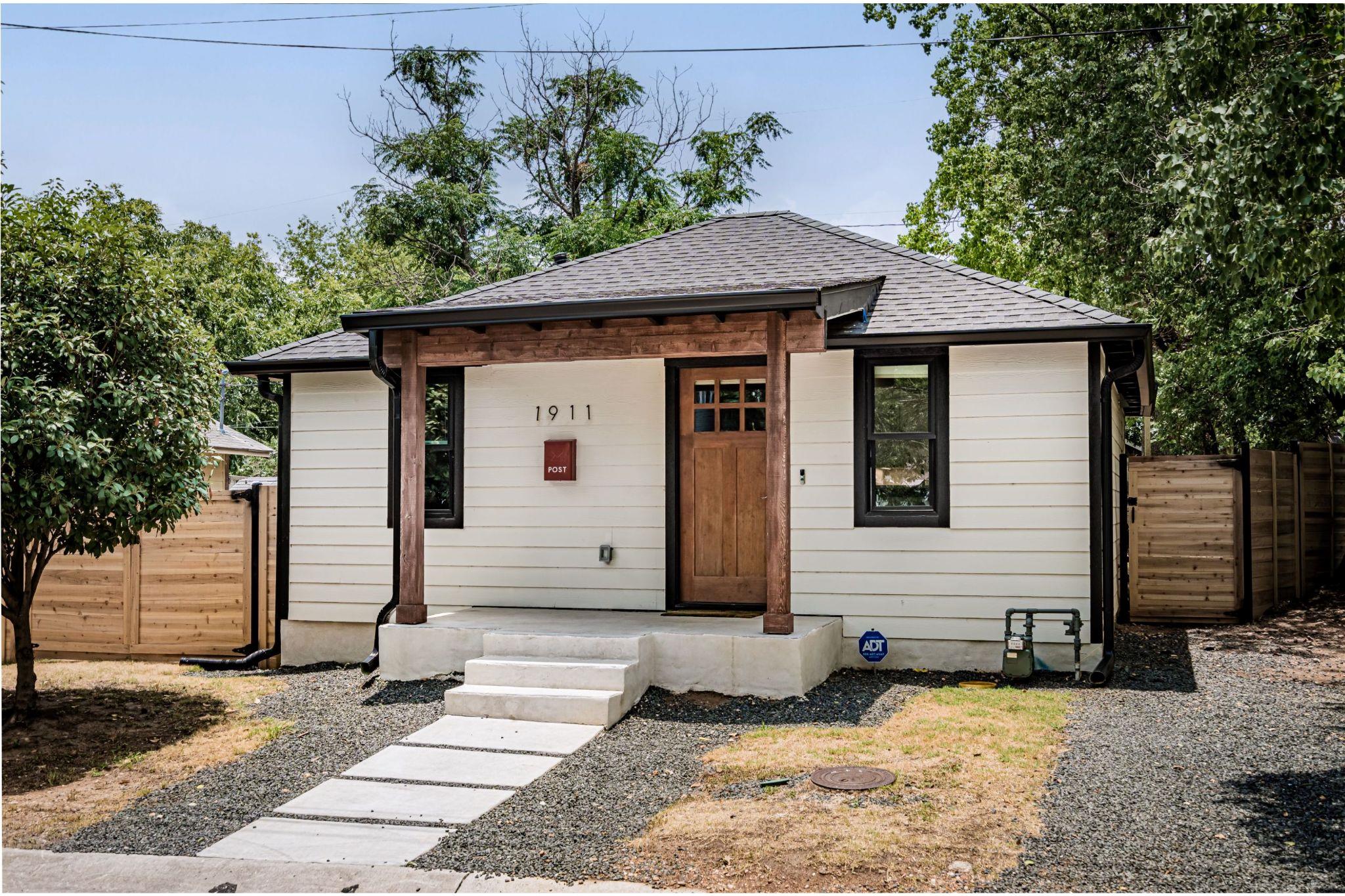 1911 College ROW, Austin, TX 78702