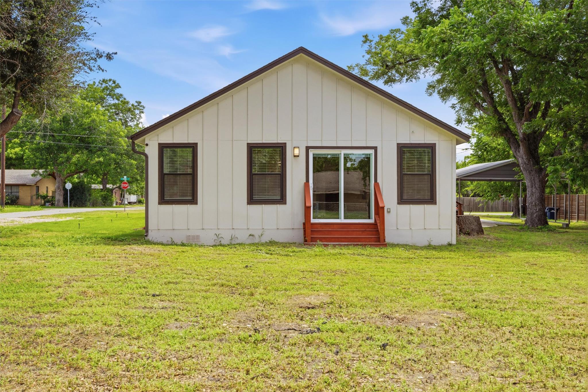 404 E Wolf ST, Granger, TX 76530