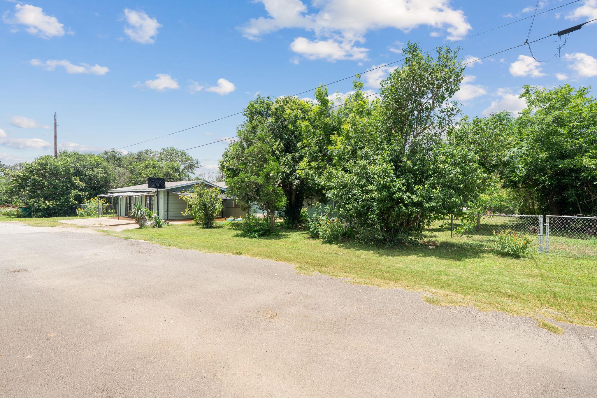 914 6th ST, Blanco, TX 78606