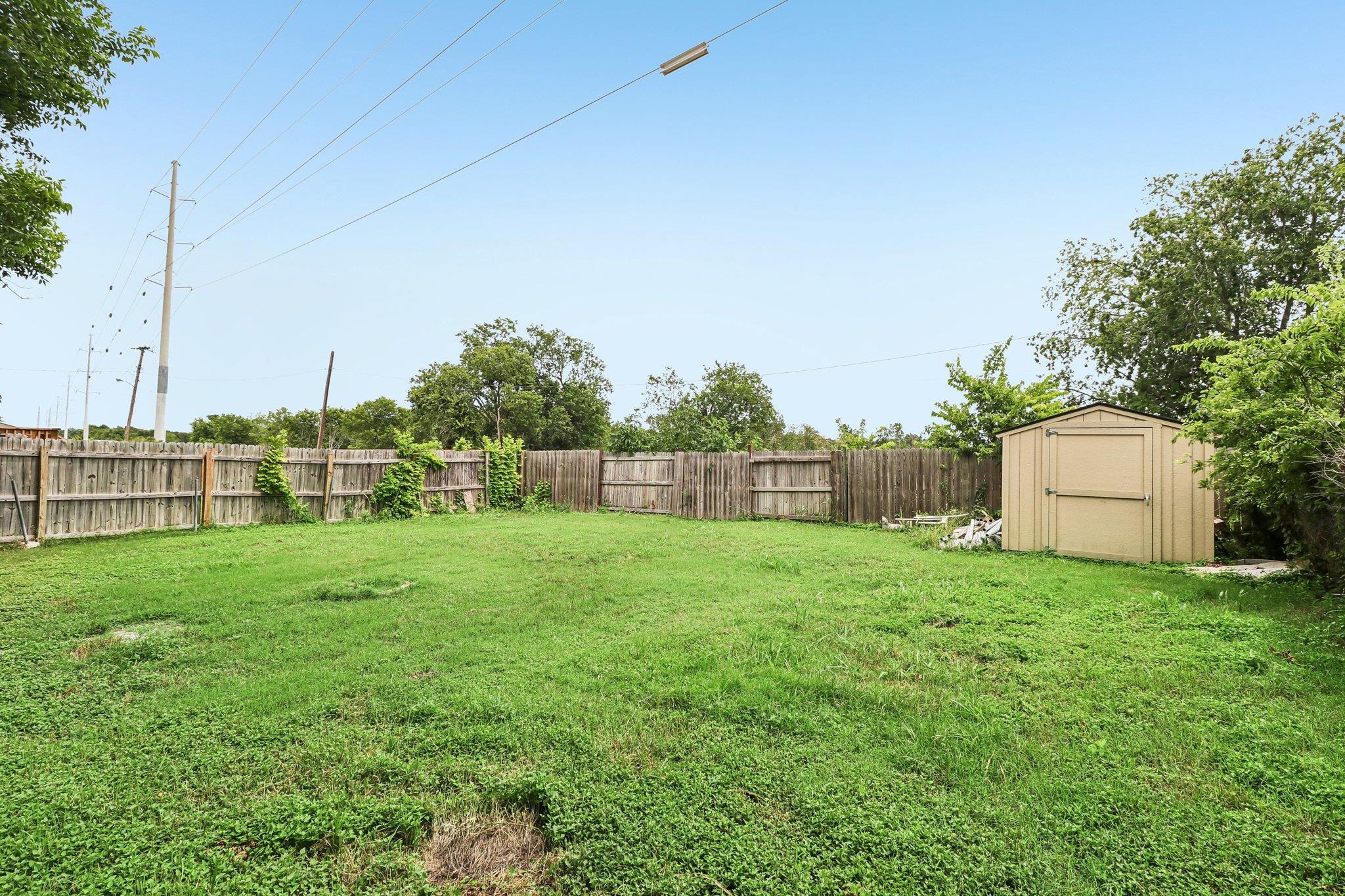 606 E Pecan ST, Taylor, TX 76574