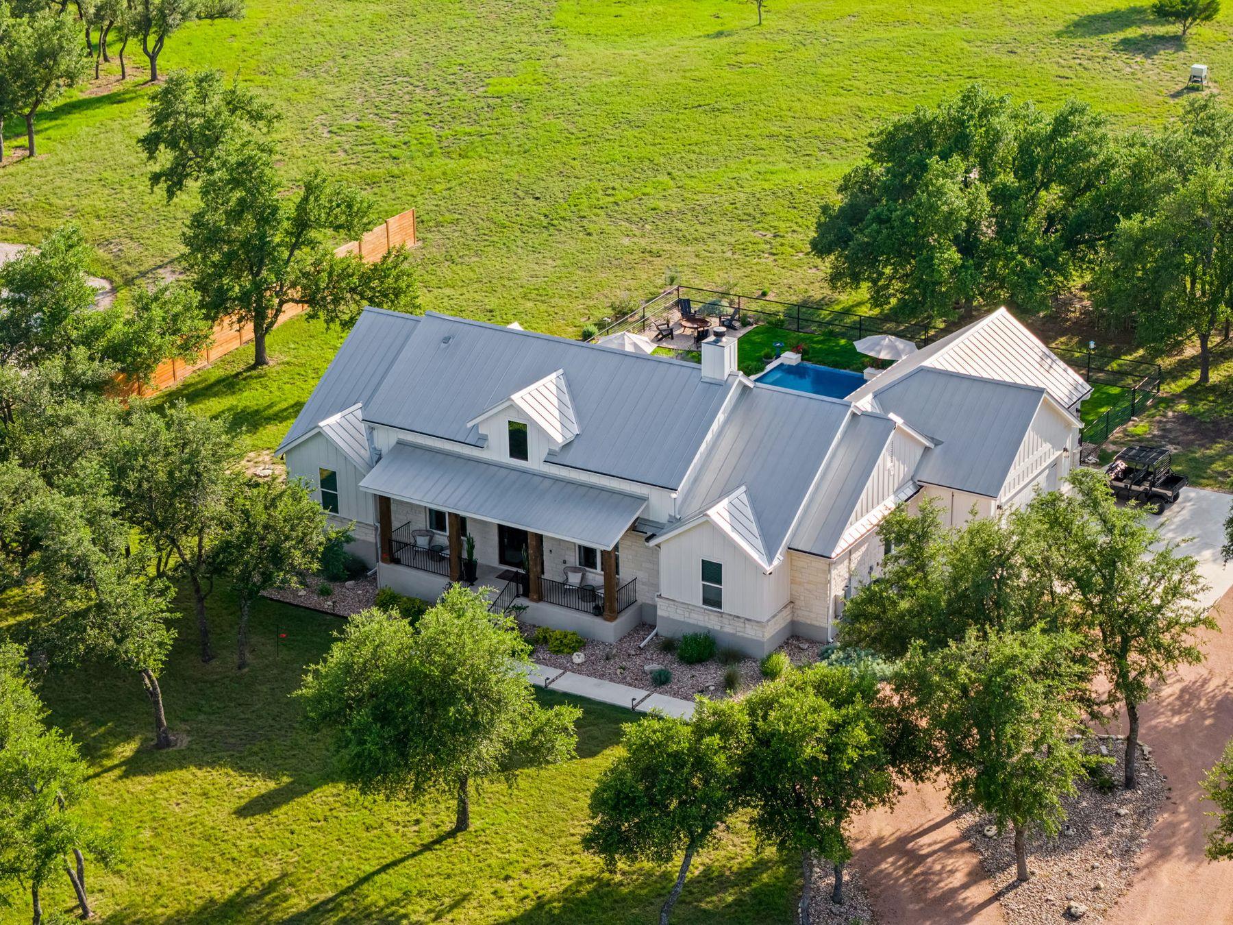 2009 Axis CIR, Fredericksburg, TX 78624