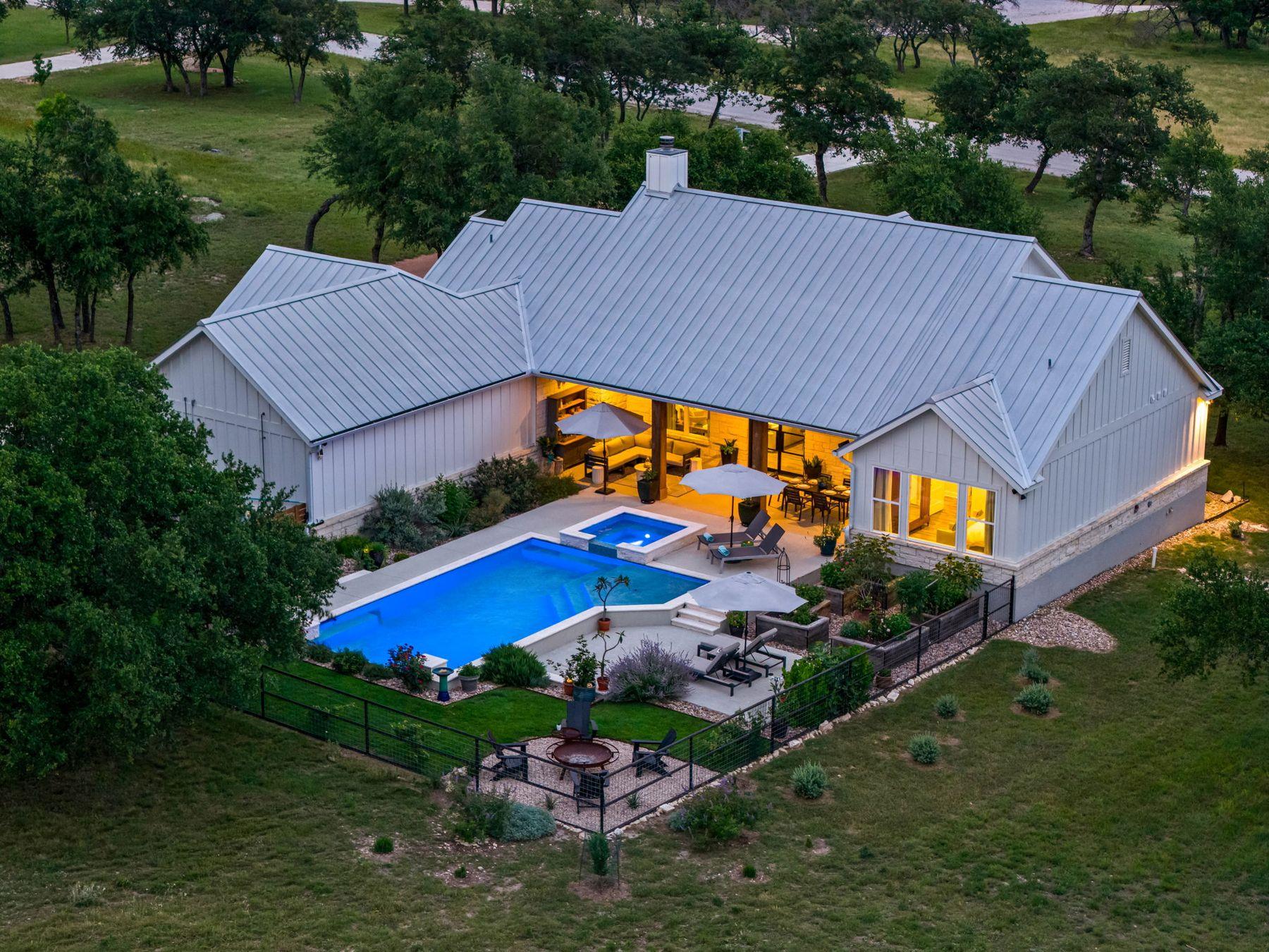2009 Axis CIR, Fredericksburg, TX 78624