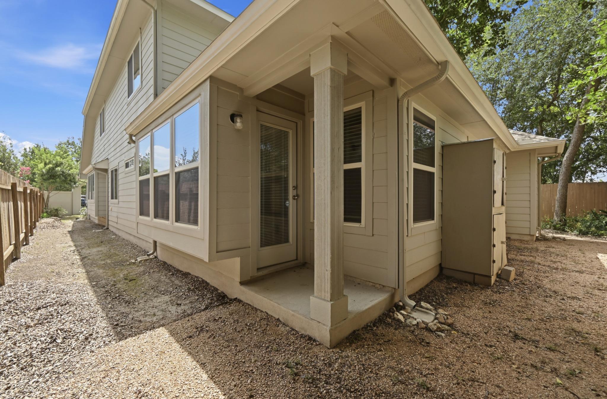 503 Stonewood LN, Buda, TX 78610