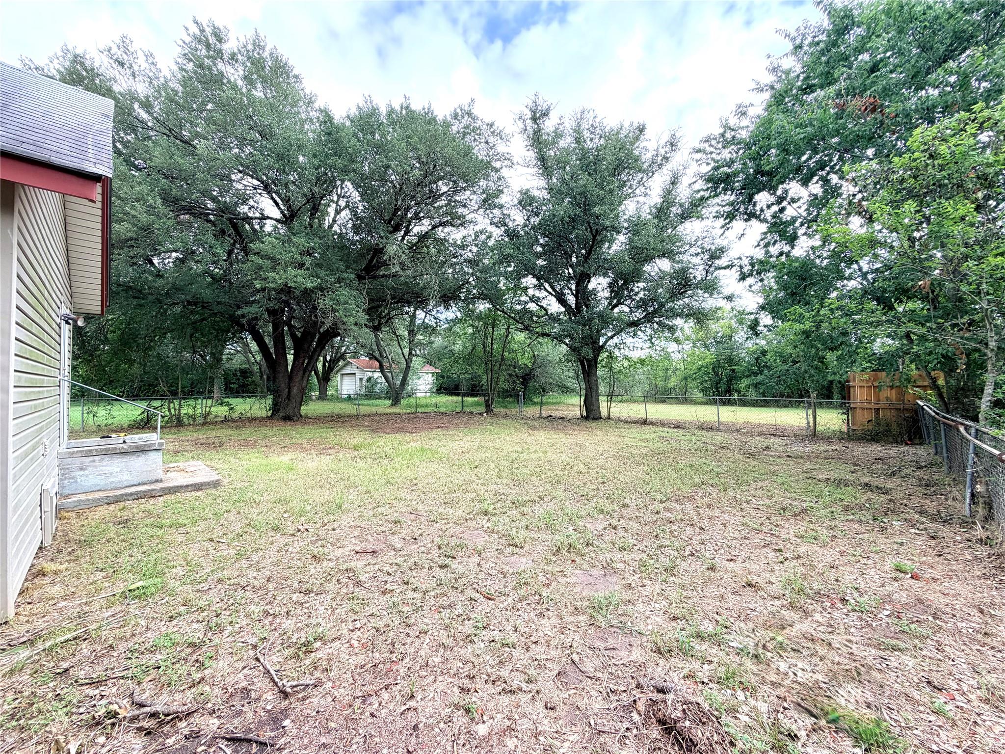 702 E 18th ST, Cameron, TX 76520