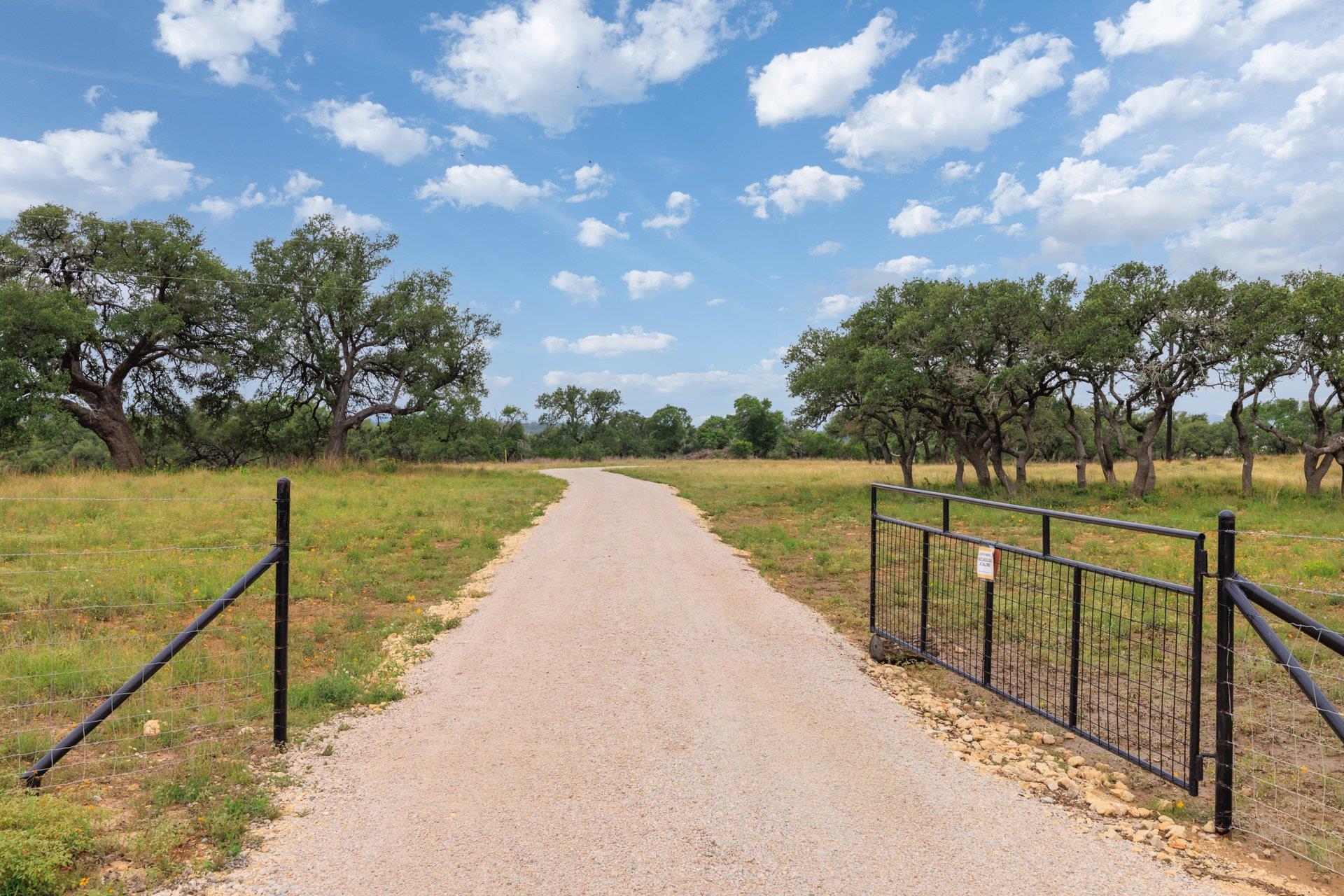 105 Colette LN, Blanco, TX 78606