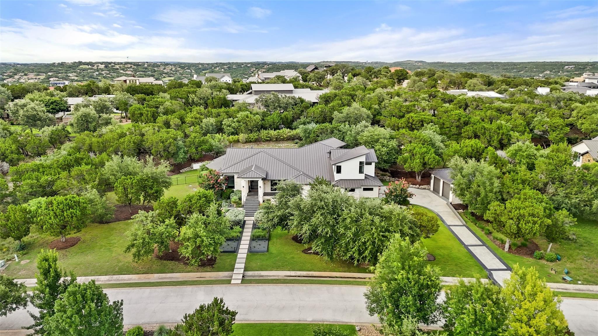 1817 Knights Chance LN, Spicewood, TX 78669