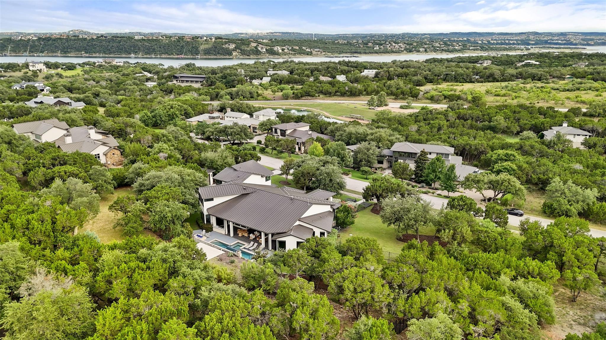 1817 Knights Chance LN, Spicewood, TX 78669