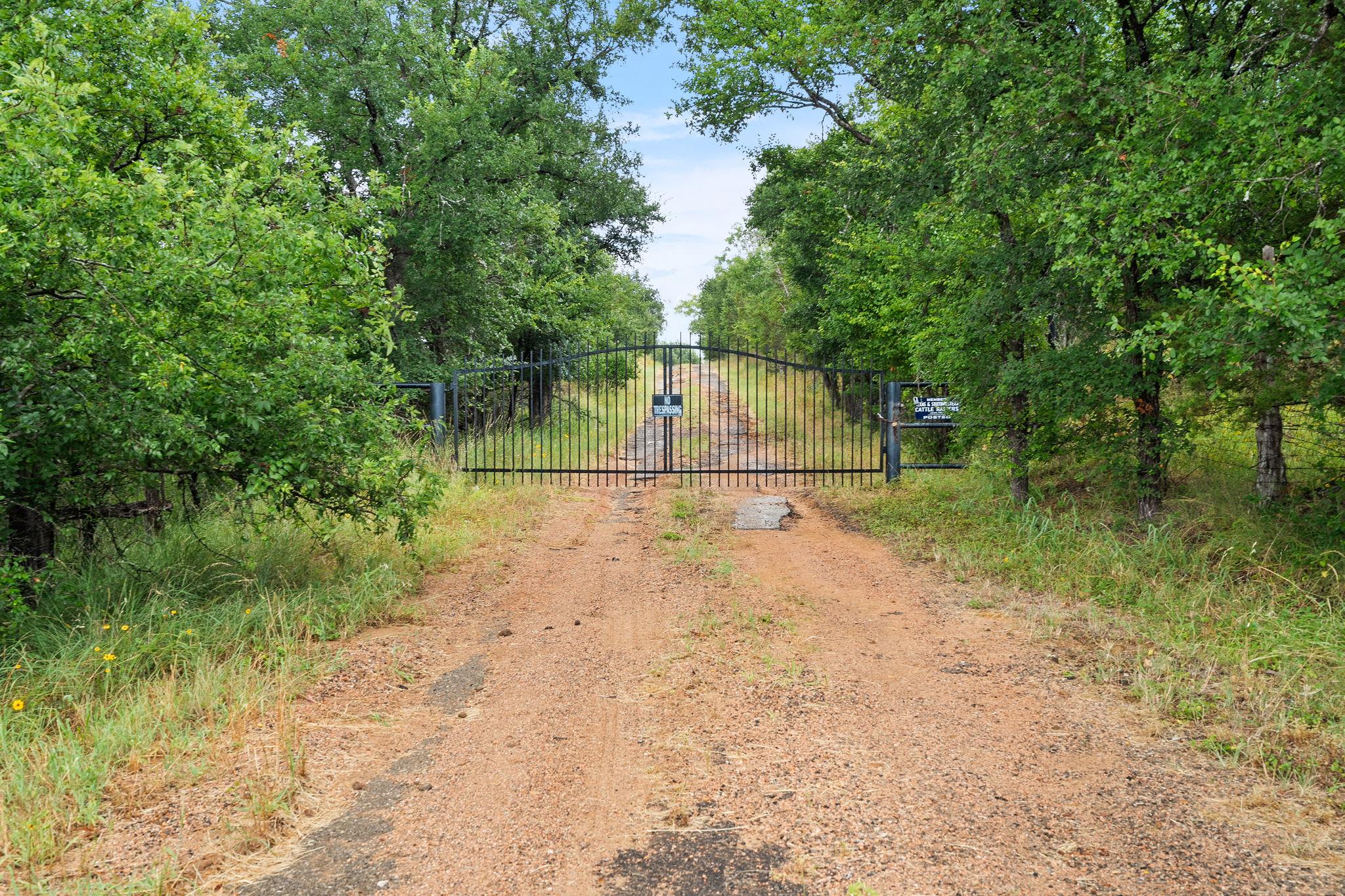 131 Blue Bird LN, Tow, TX 78672