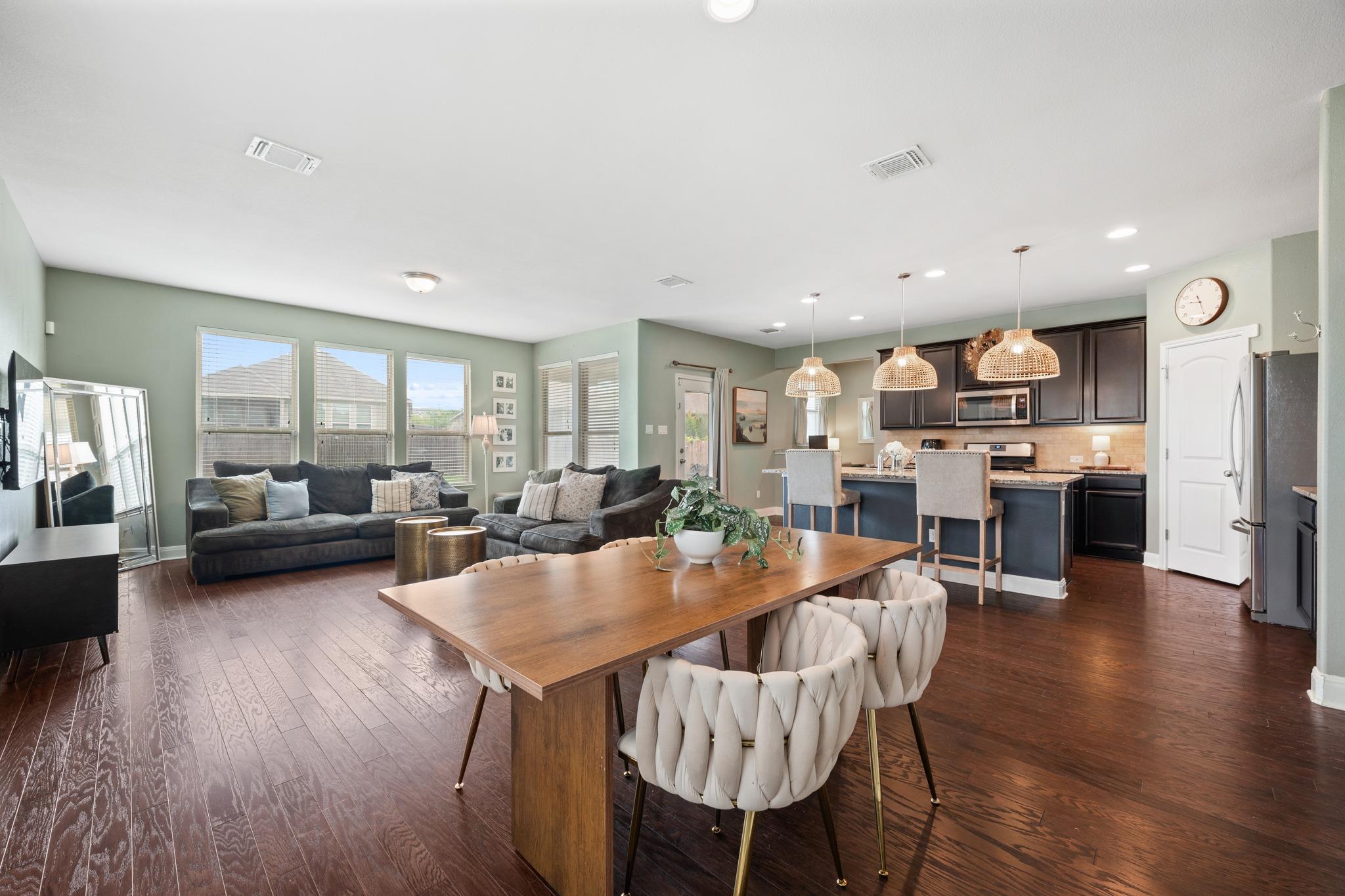 214 Cyril DR, Hutto, TX 78634