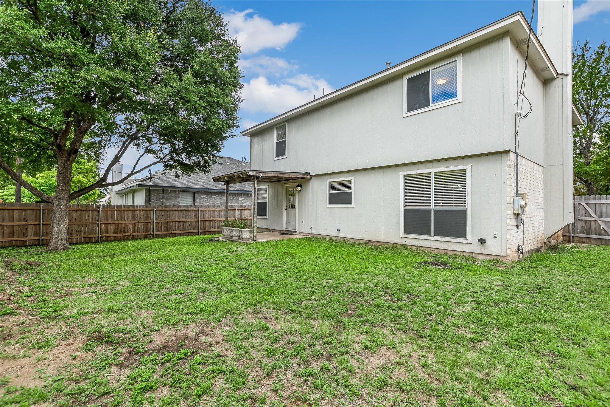 903 Creekmont DR, Round Rock, TX 78681
