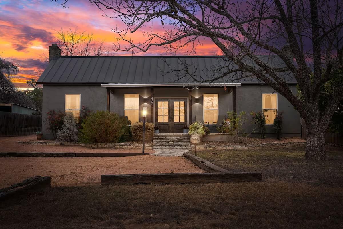 406 Cross Mountain DR, Fredericksburg, TX 78624