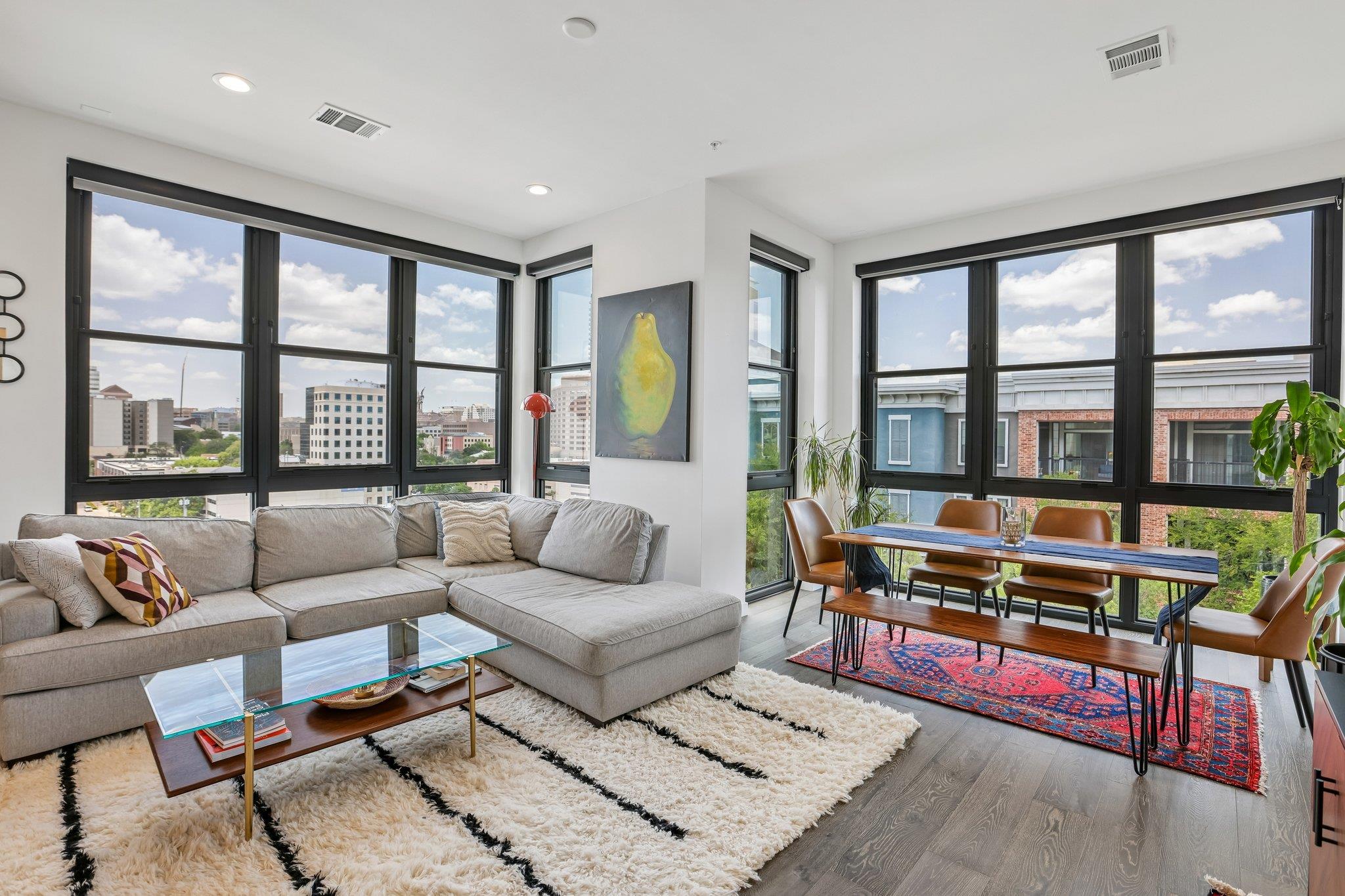 800 Embassy DR #319, Austin, TX 78702