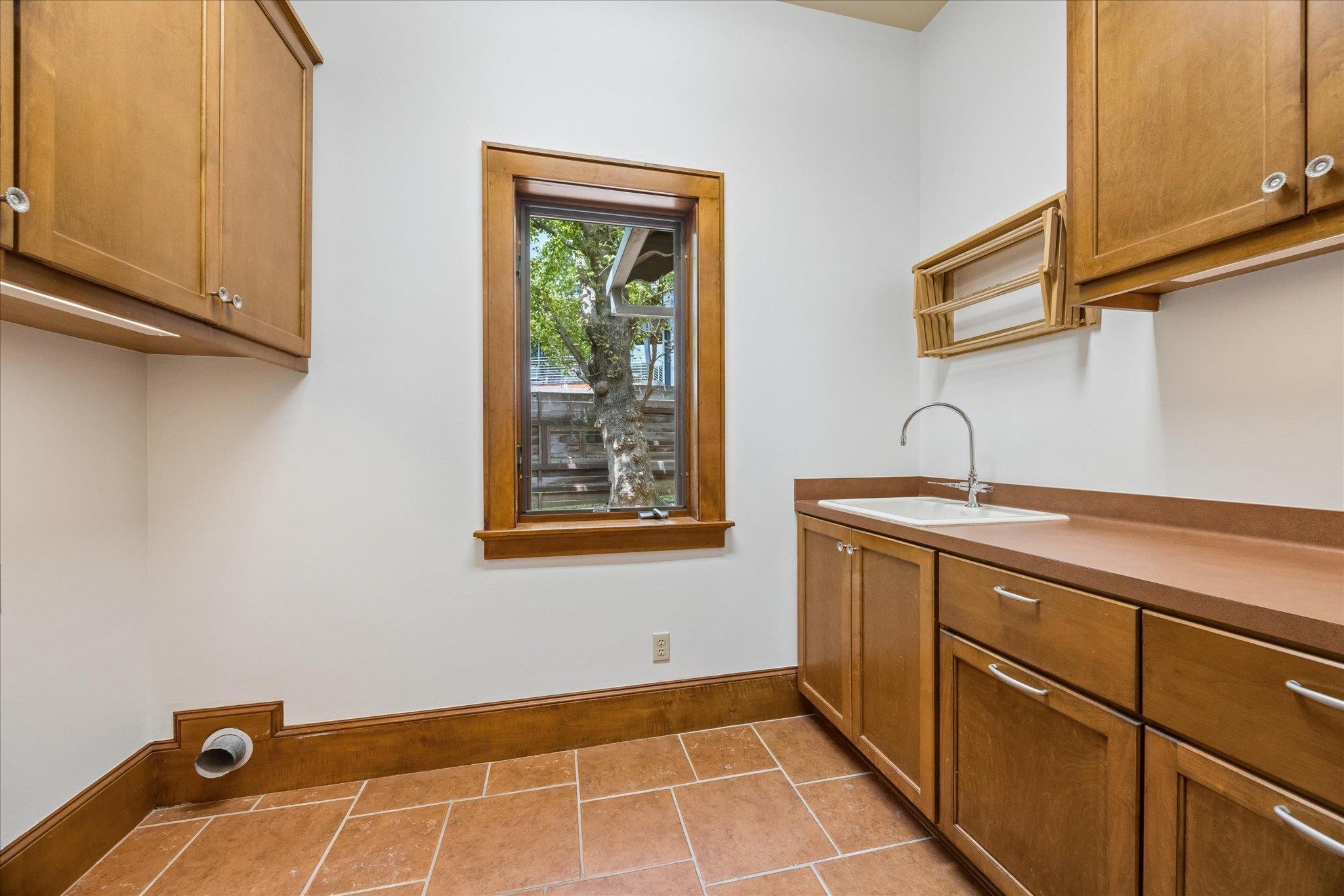 2501 Stratford DR, Austin, TX 78746