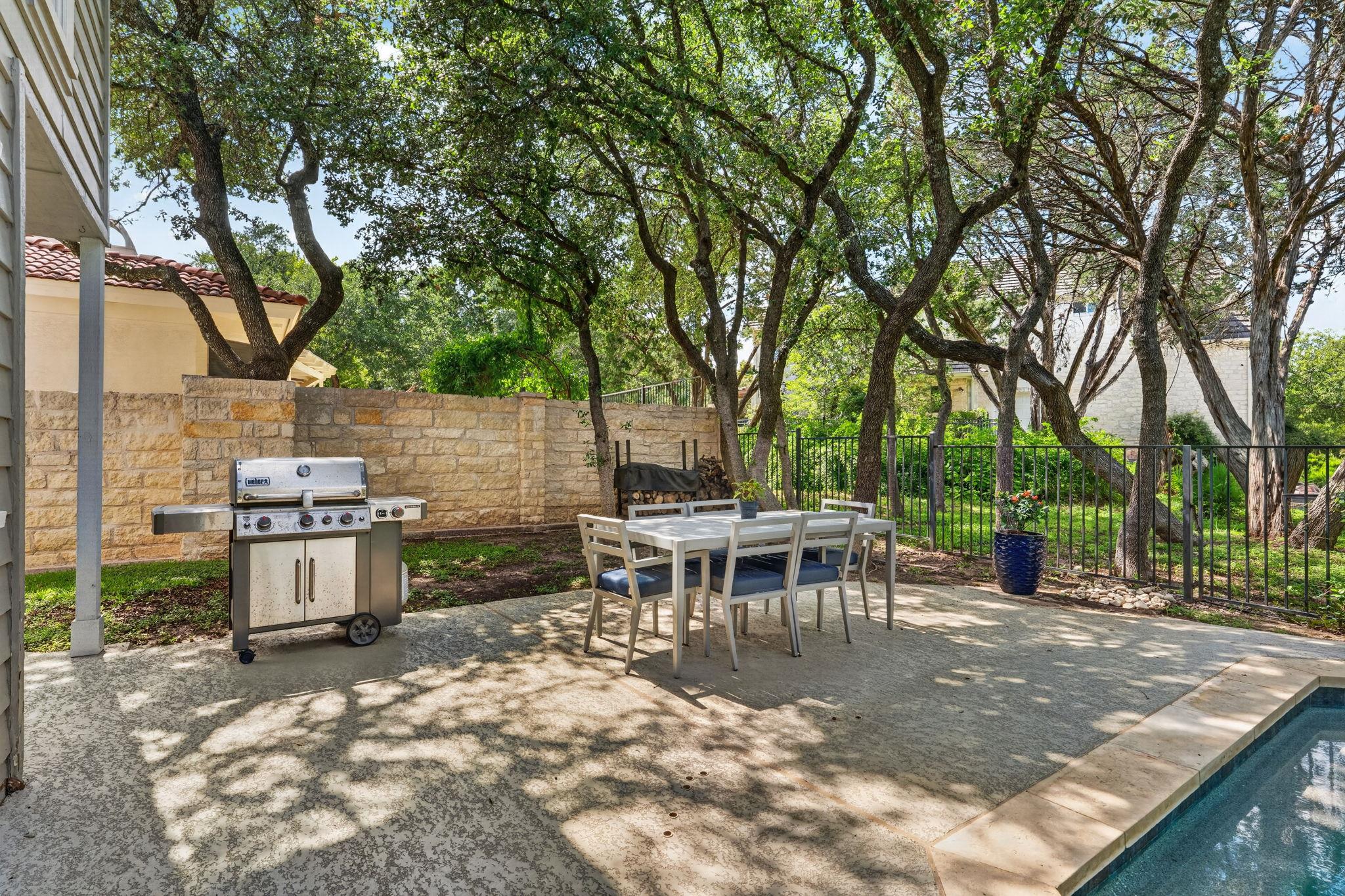 50 Stillmeadow DR, The Hills, TX 78738