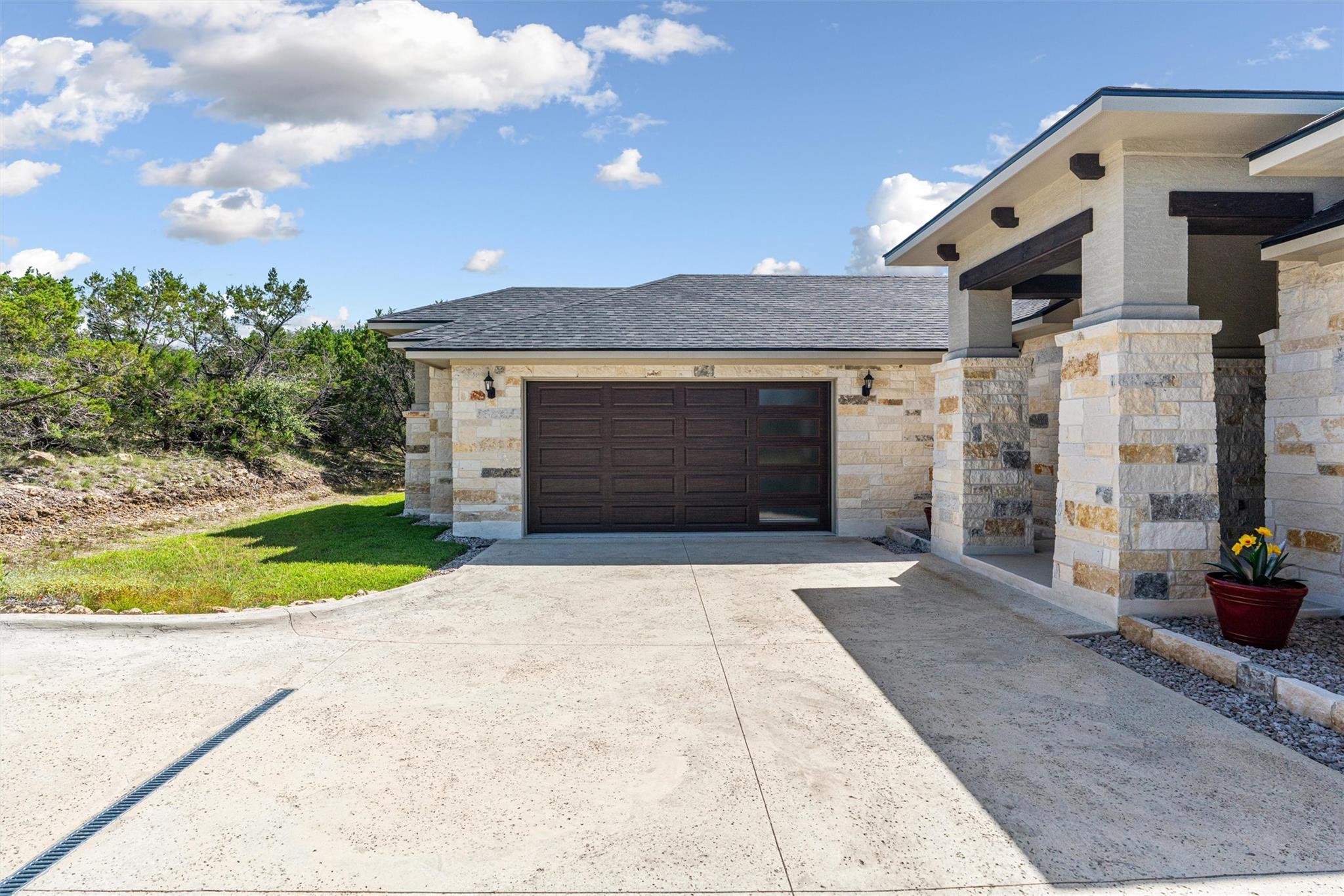 25012 Montana Creek XING, Marble Falls, TX 78654