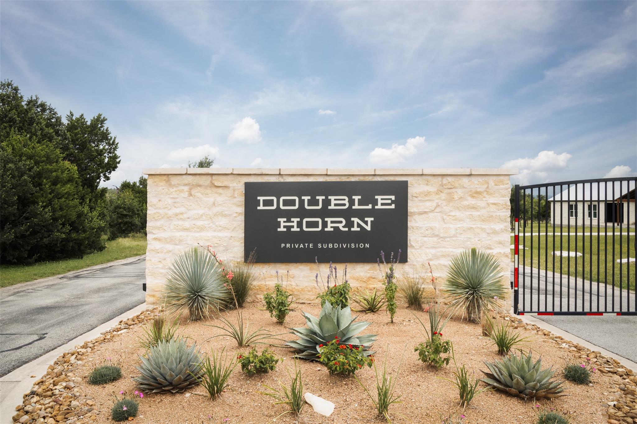 119 Creekside TRL, Spicewood, TX 78669