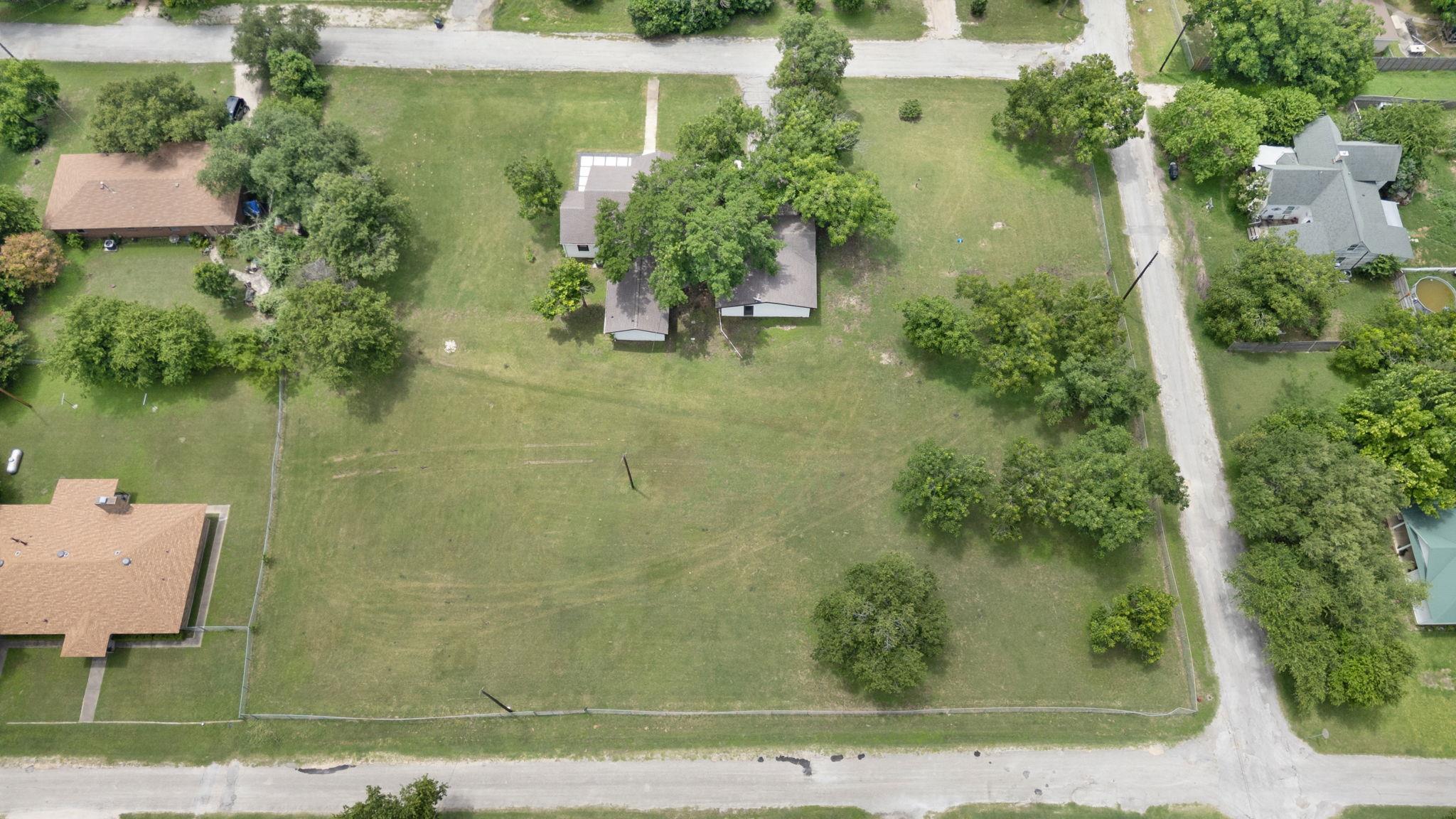 102 Elmo ST, Florence, TX 76527