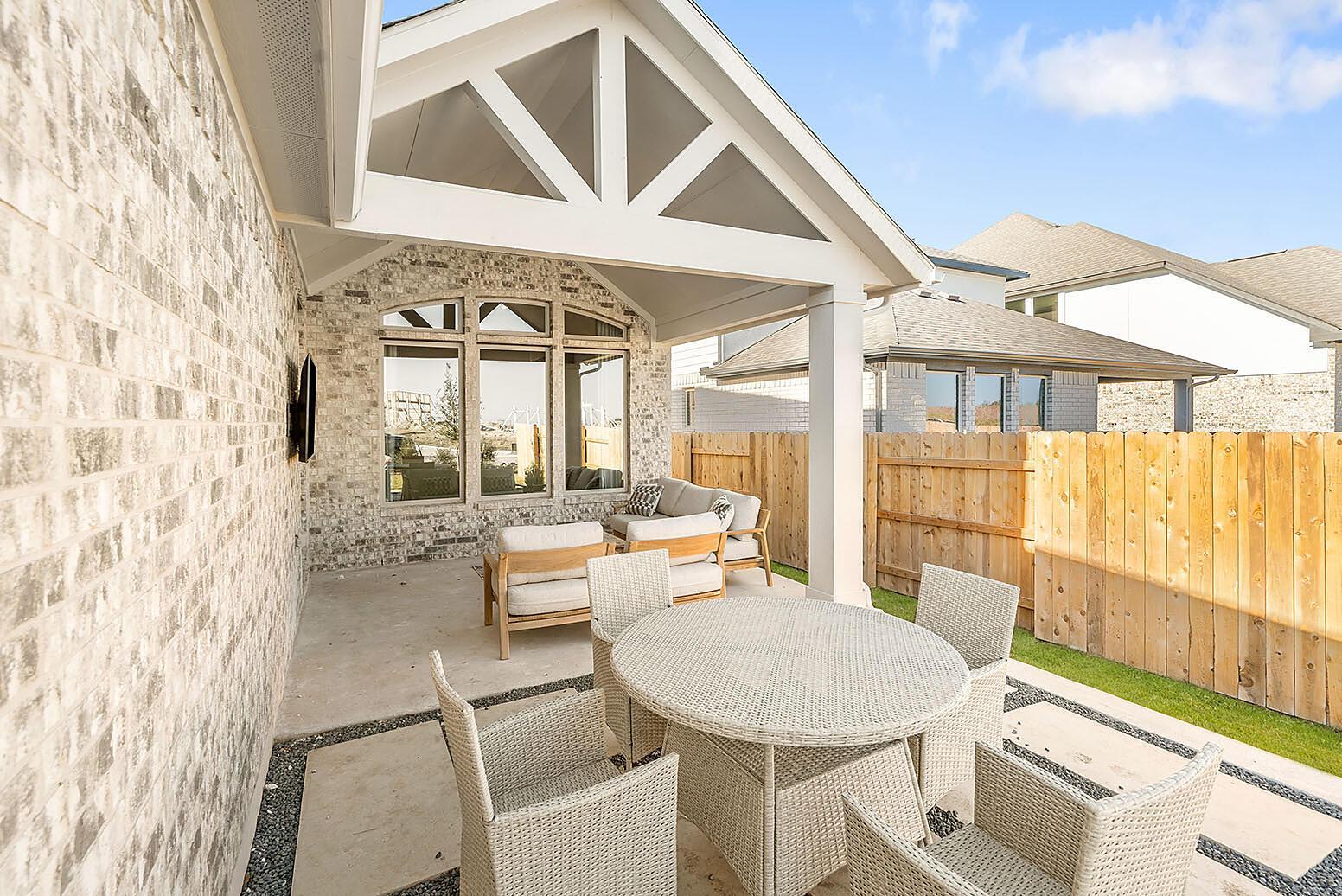 140 Hadleigh DR, Hutto, TX 78634