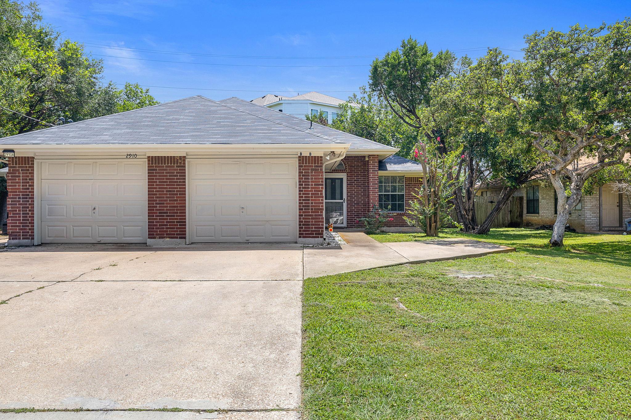 2910 Whisper Oaks LN, Georgetown, TX 78628