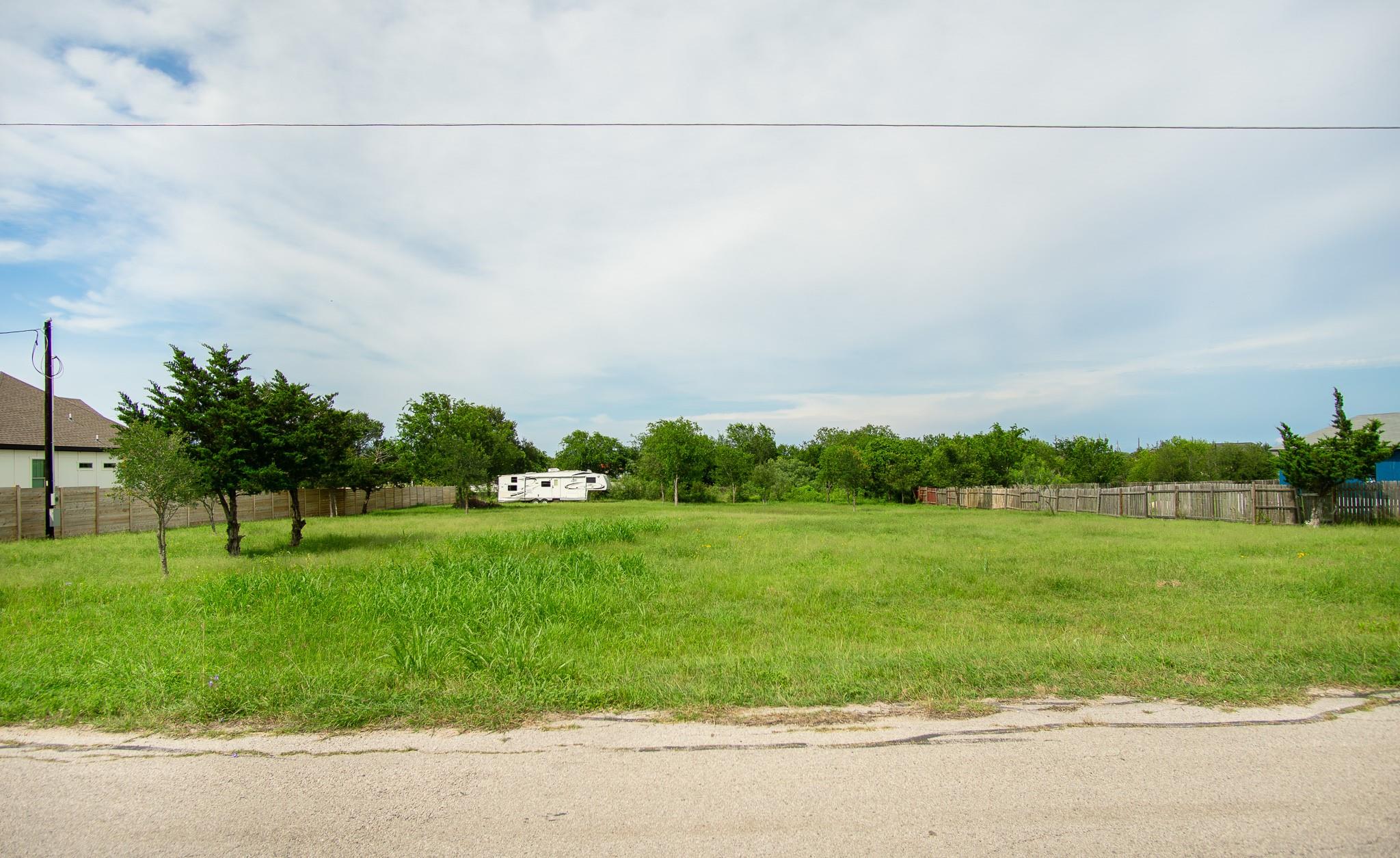 126 Cuernavaca DR, Del Valle, TX 78617