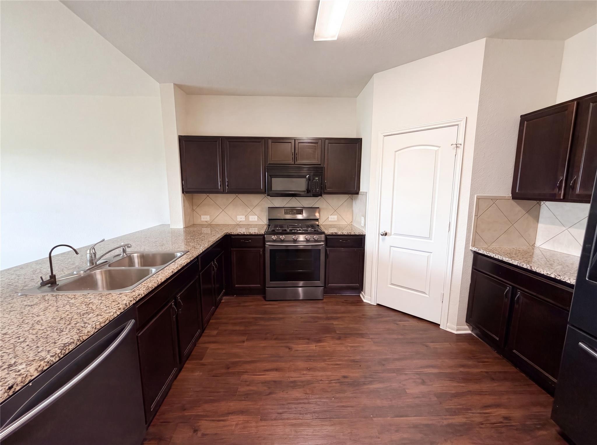 706 Luna Vista DR, Hutto, TX 78634