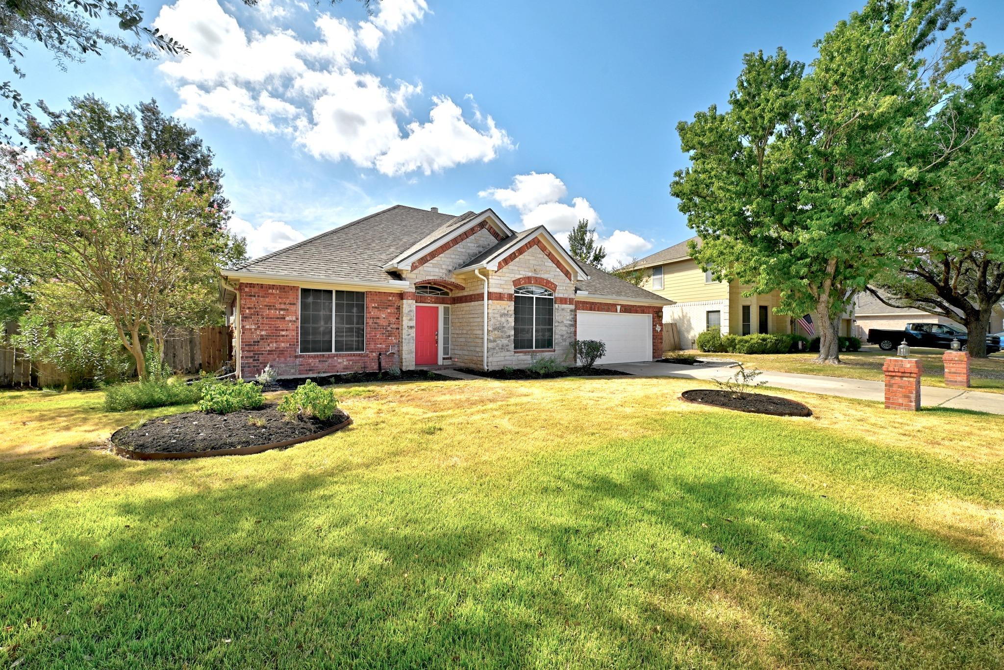 124 Stonehedge BLVD, Georgetown, TX 78626