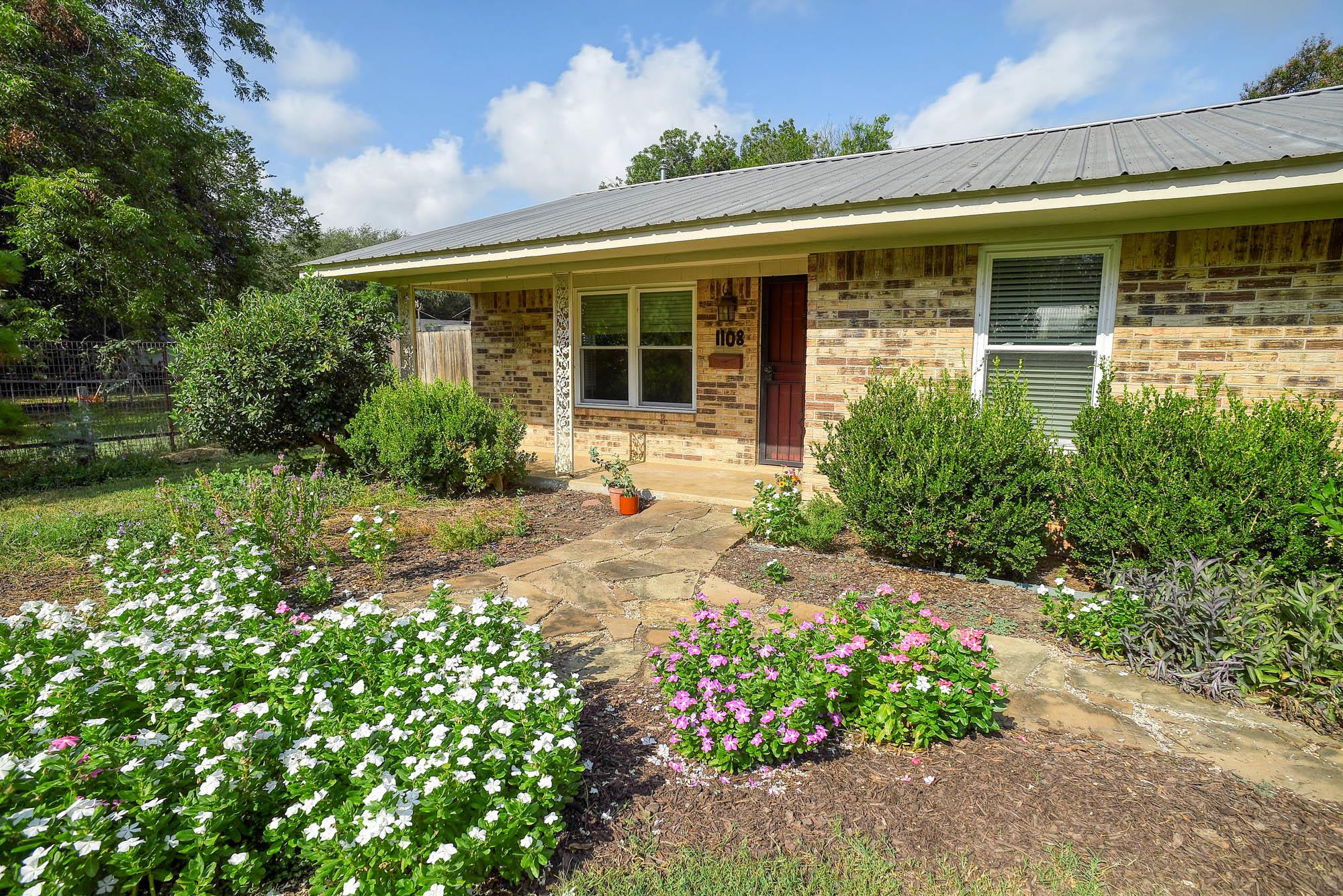 1108 Haysel ST, Bastrop, TX 78602