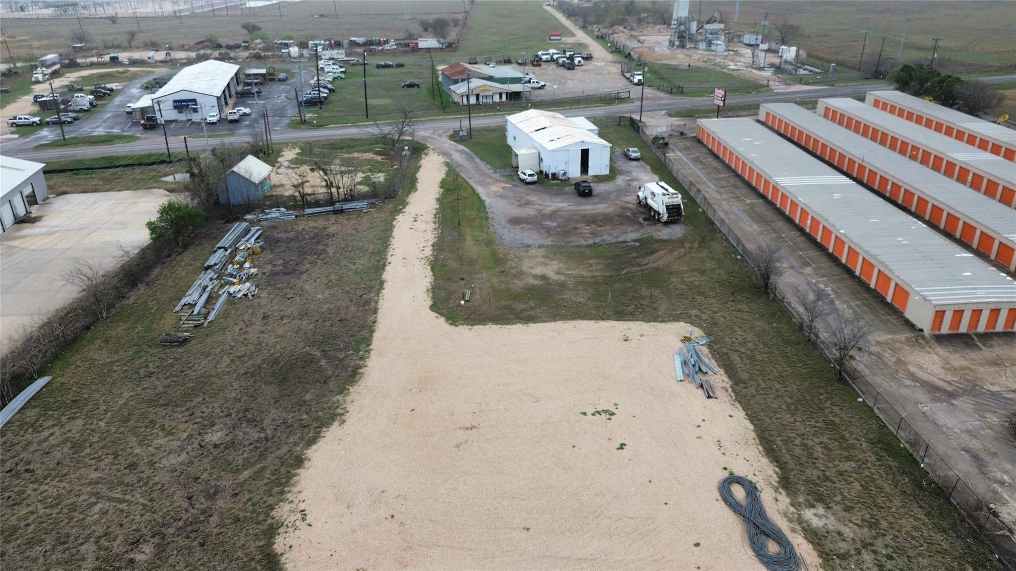 1415 S Commerce ST, Lockhart, TX 78644