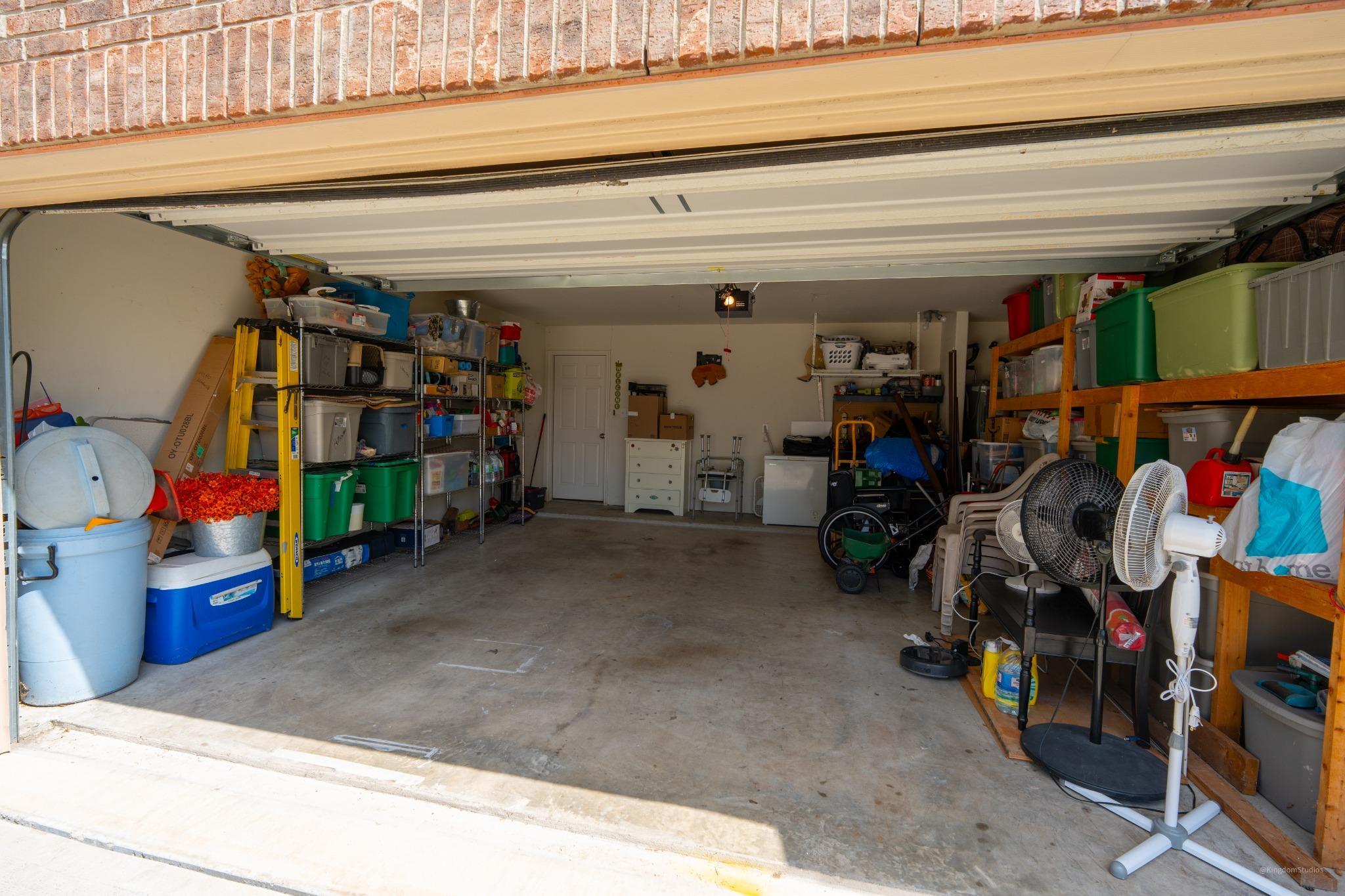 101 Hawkins LN, Jarrell, TX 76537