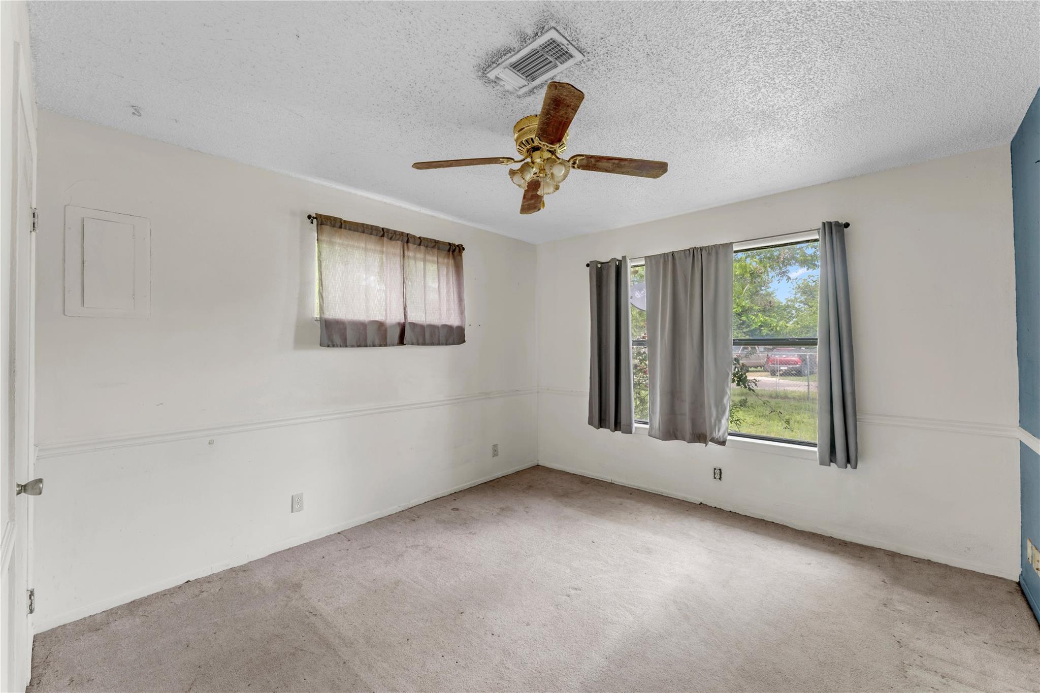 210 N River Oaks DR, Burnet, TX 78611