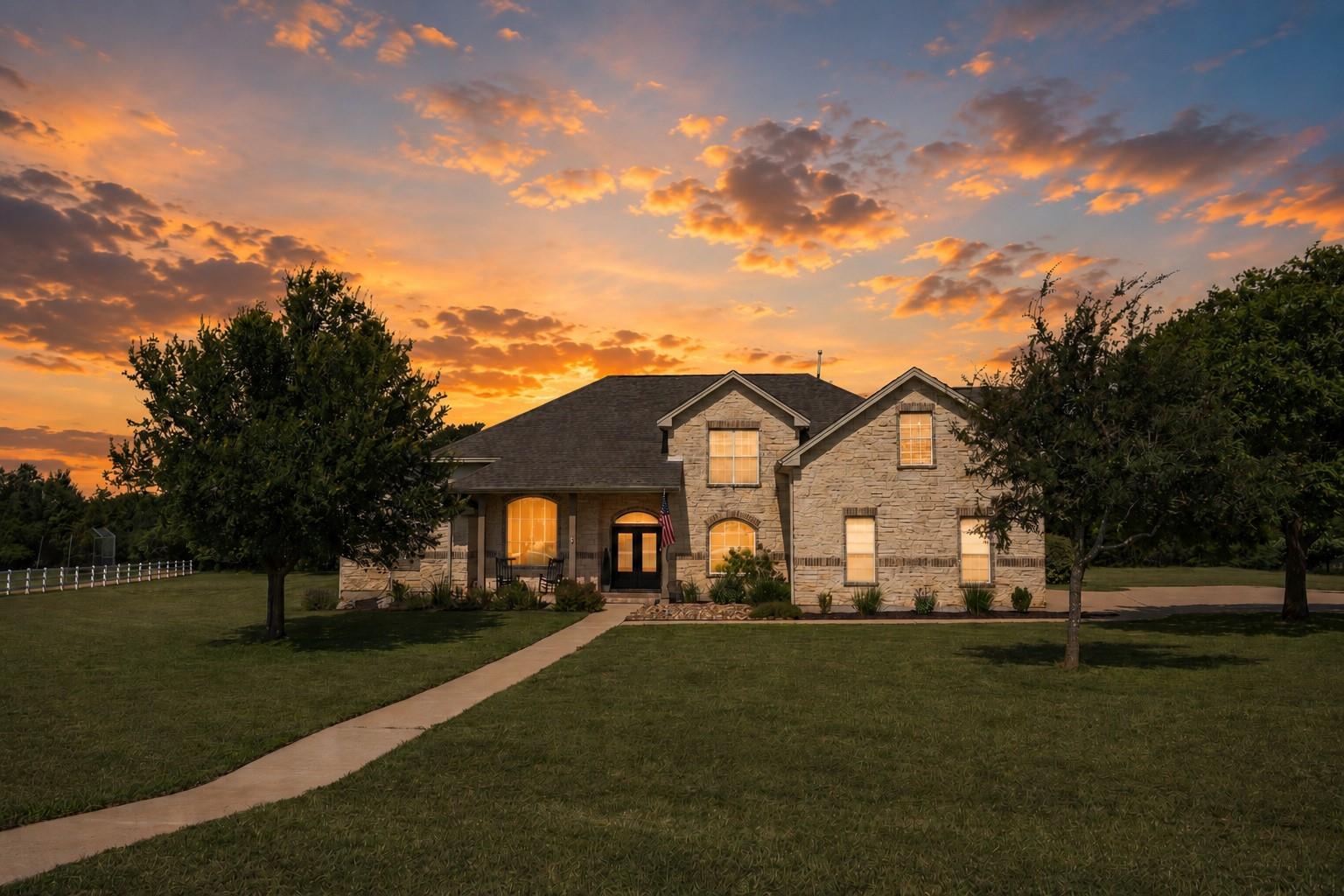 511 Broken Lance DR, Dripping Springs, TX 78620
