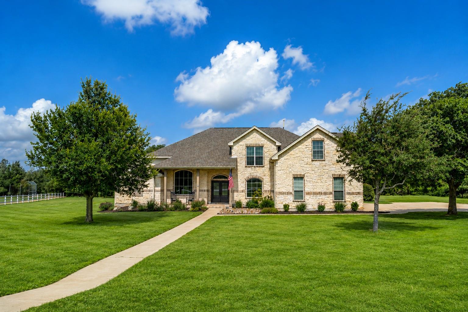 511 Broken Lance DR, Dripping Springs, TX 78620
