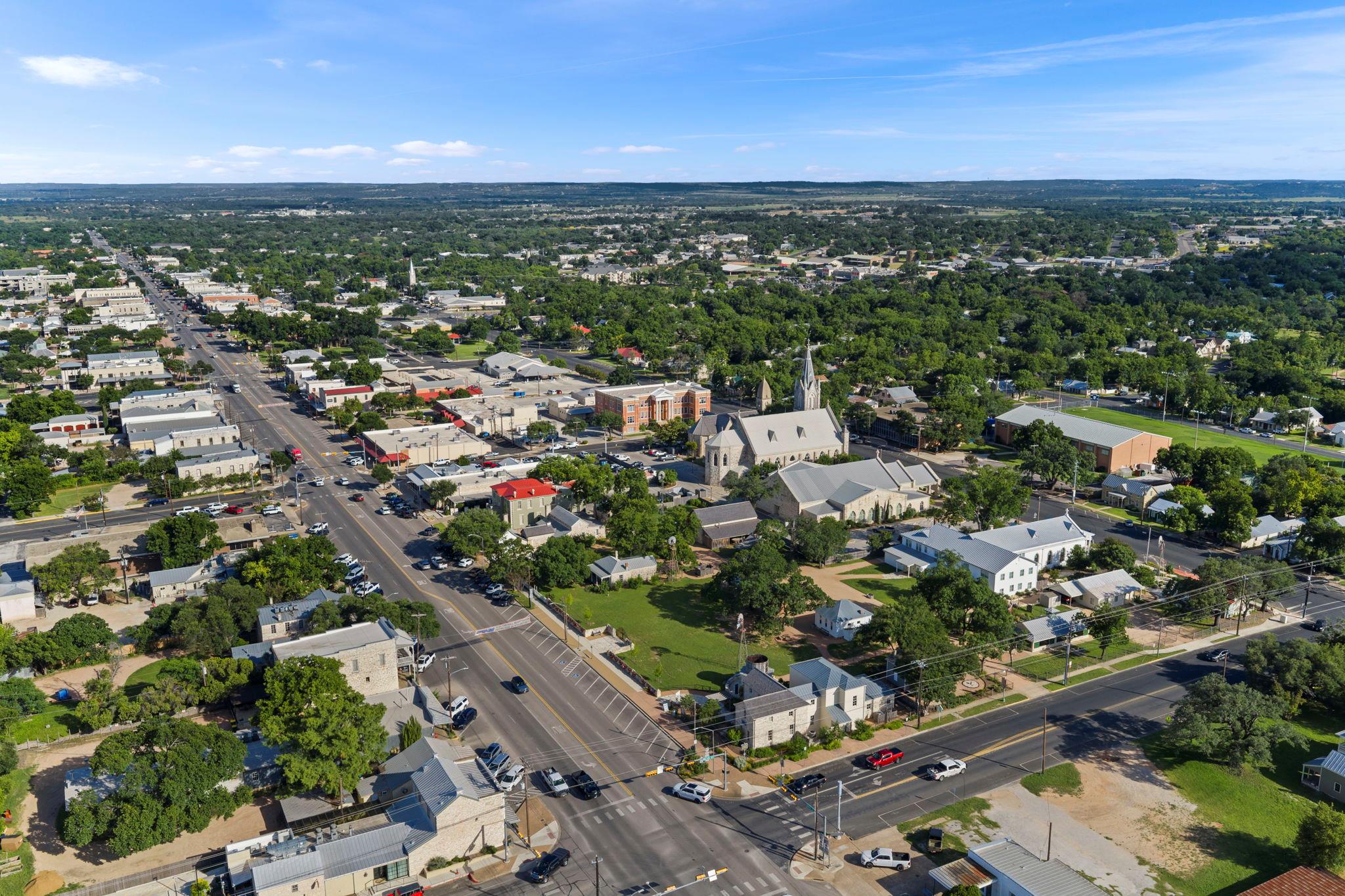 501 W Creek ST, Fredericksburg, TX 78624