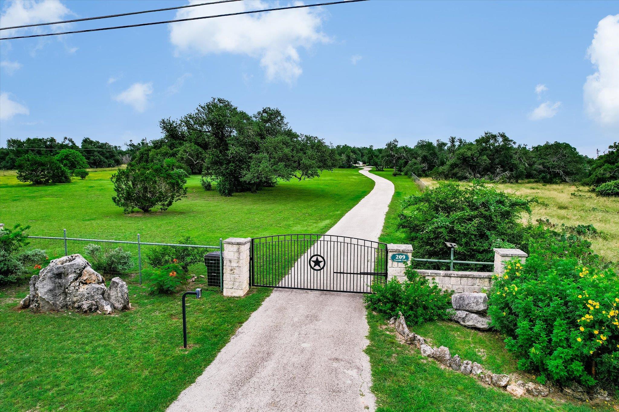 209 Cascade TRL, San Marcos, TX 78666