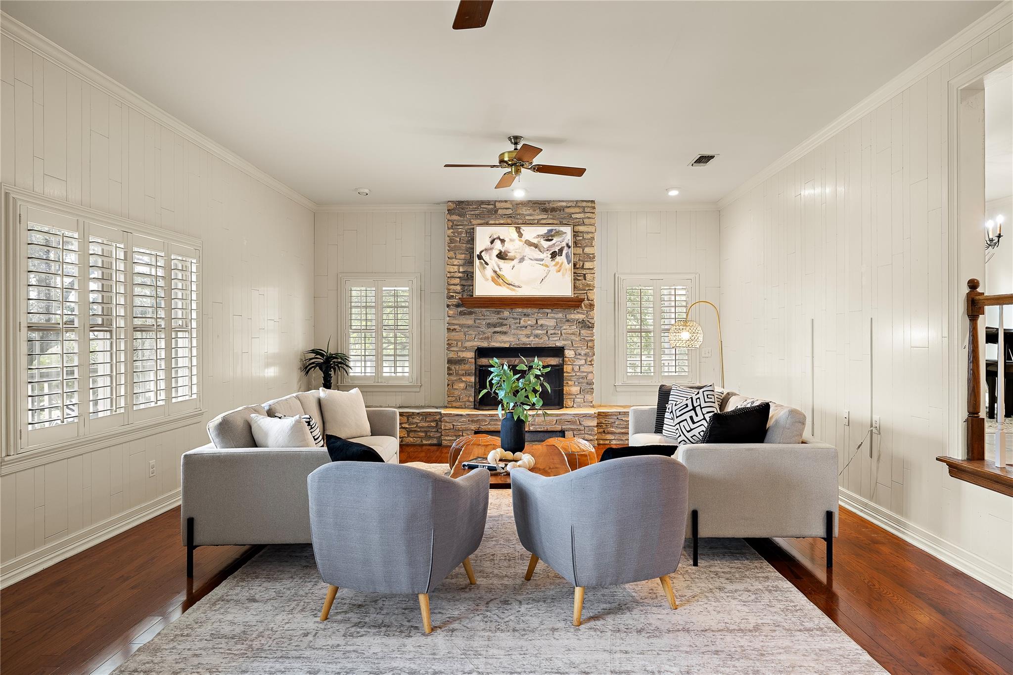 901 Lauder DR, Spicewood, TX 78669