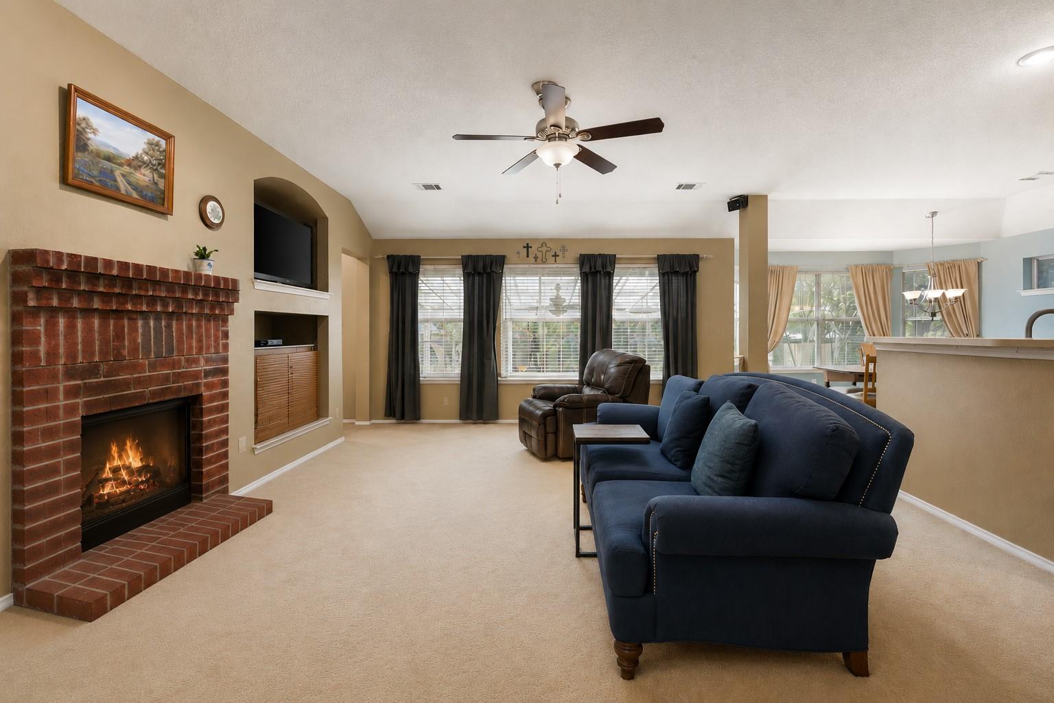810 Hilltop DR, Leander, TX 78641