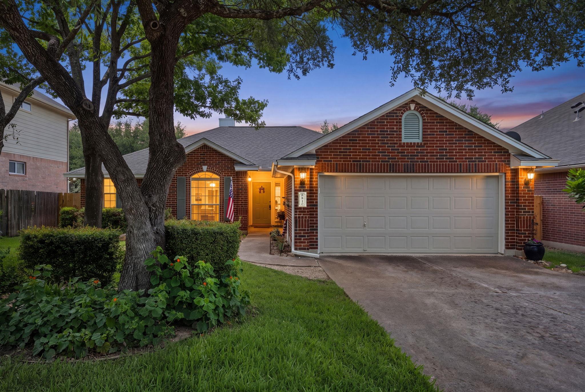 810 Hilltop DR, Leander, TX 78641
