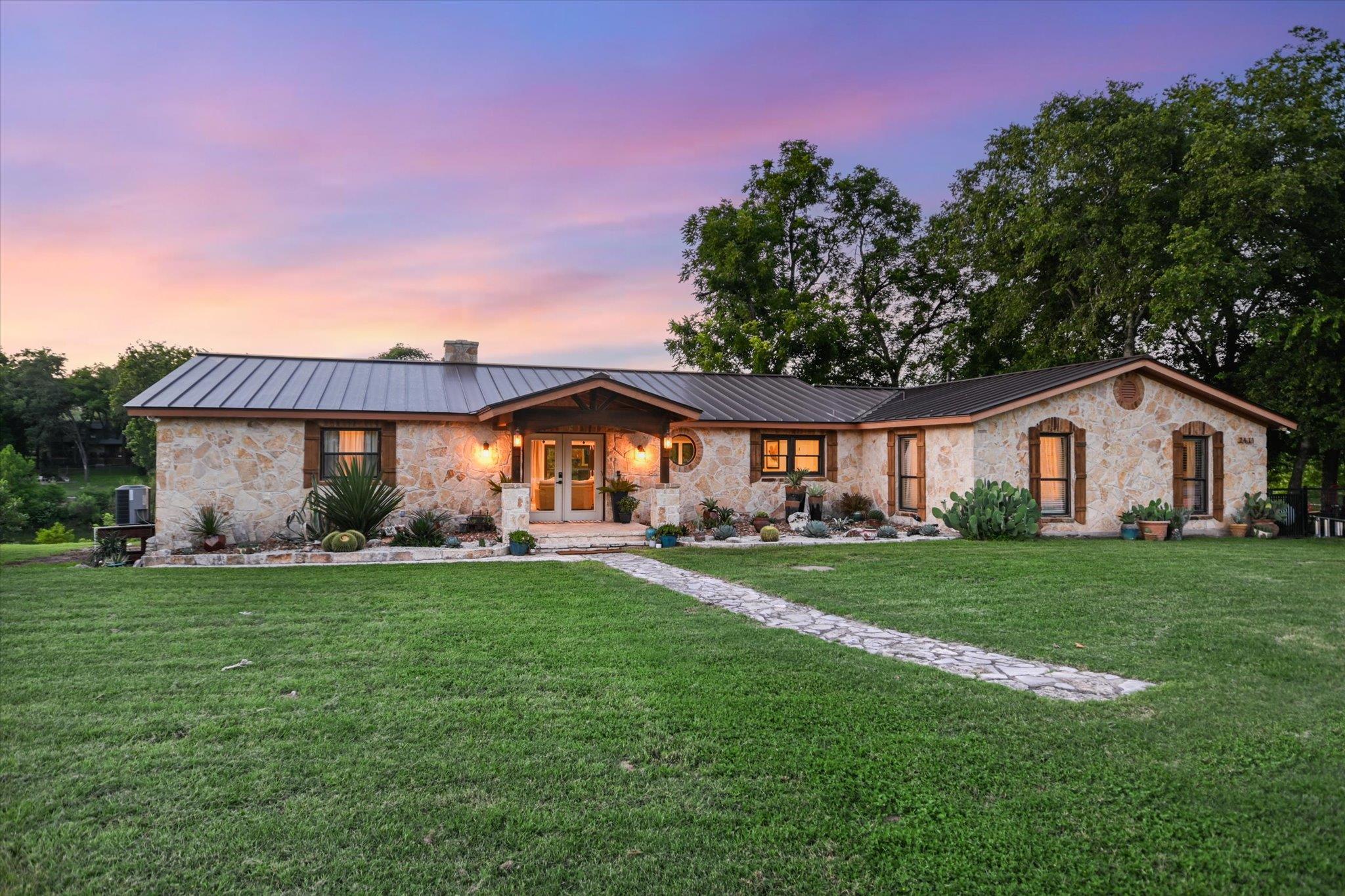 2411 Spoke Hollow RD, Wimberley, TX 78676