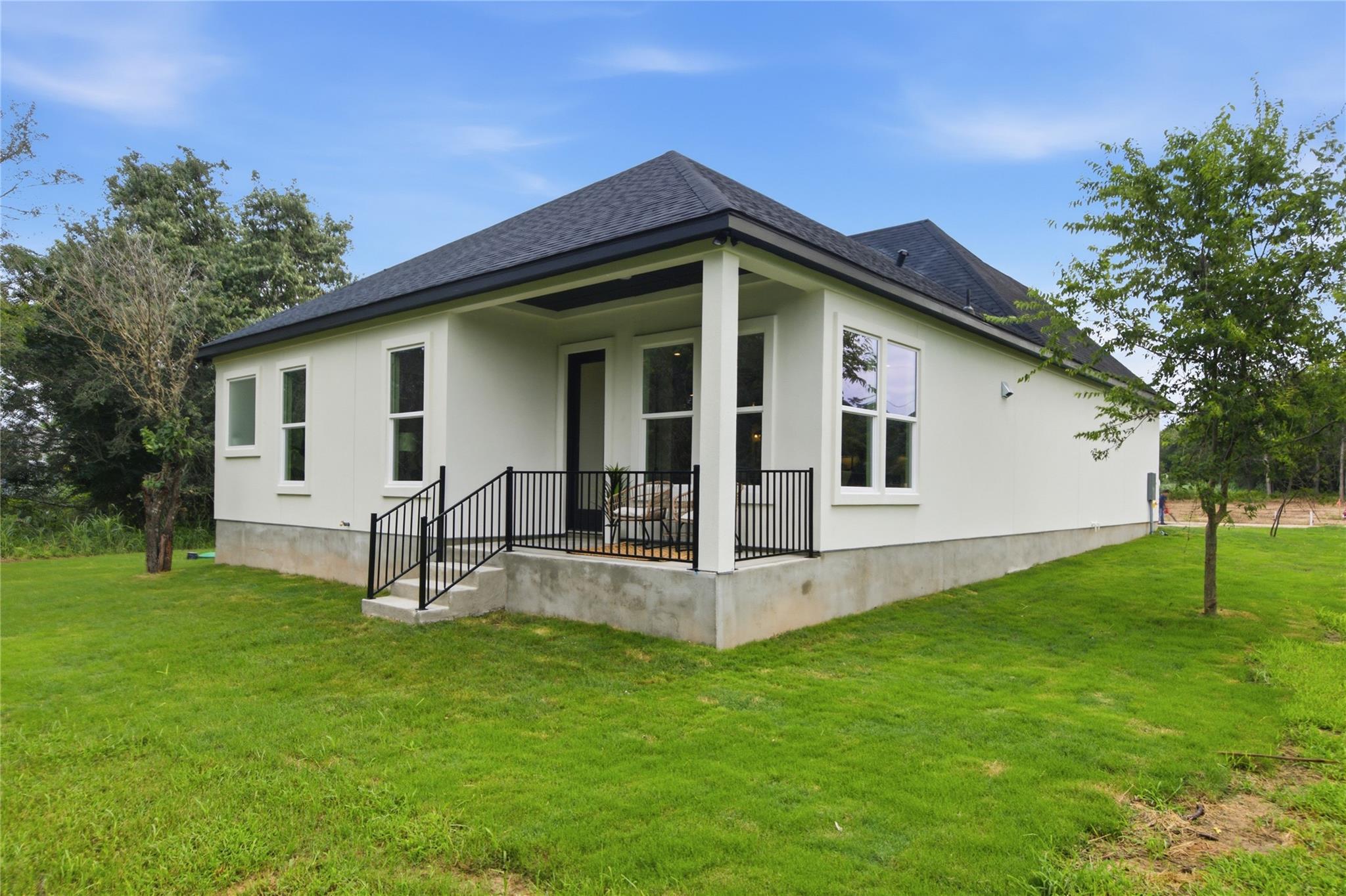 145 Kawainui LN, Bastrop, TX 78602
