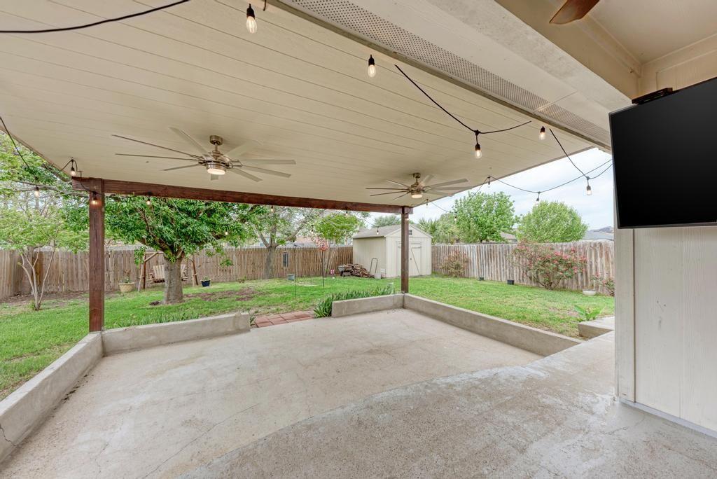 207 Kerley DR, Hutto, TX 78634