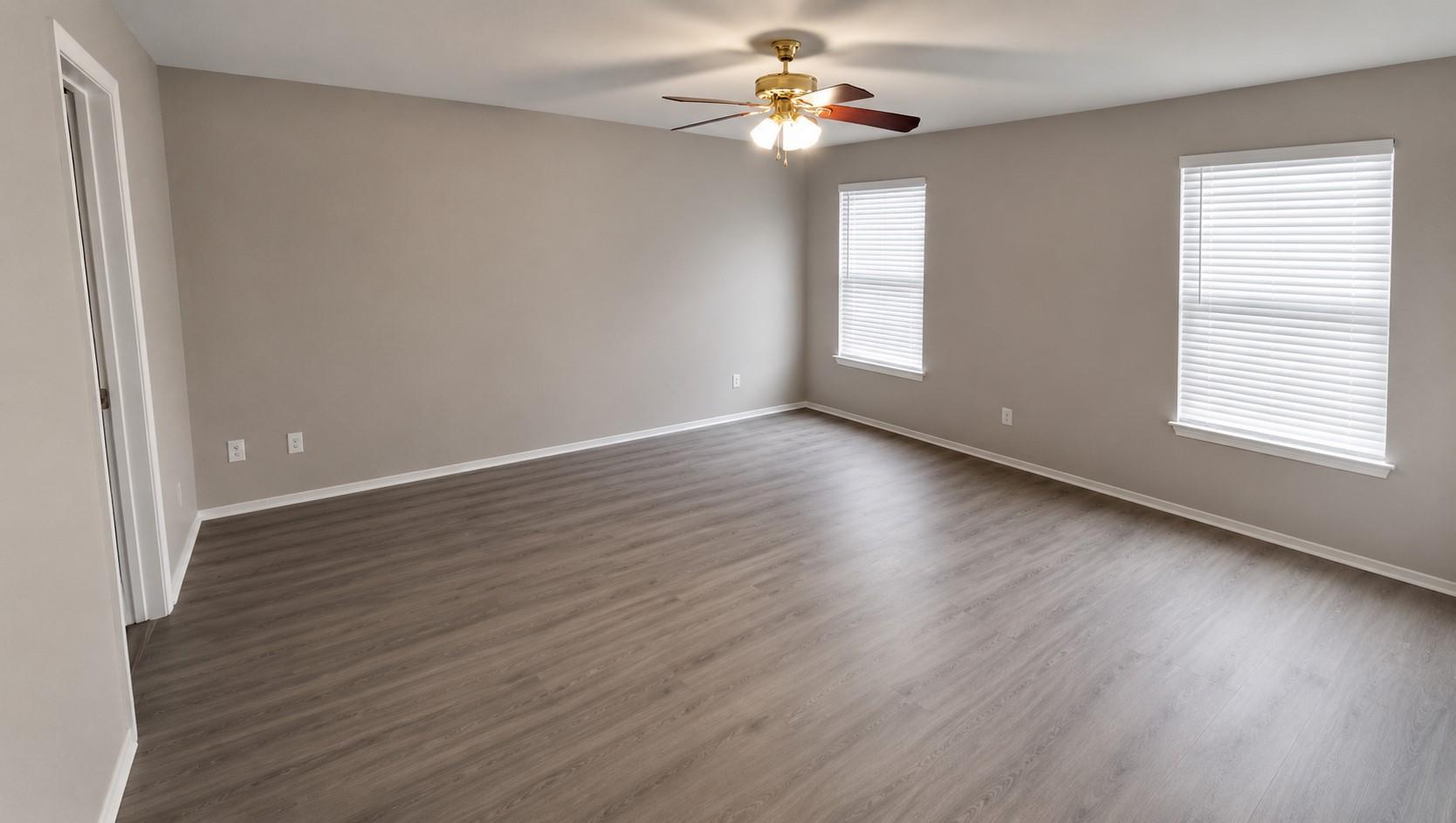 210 Lucky Clover LN, Hutto, TX 78634
