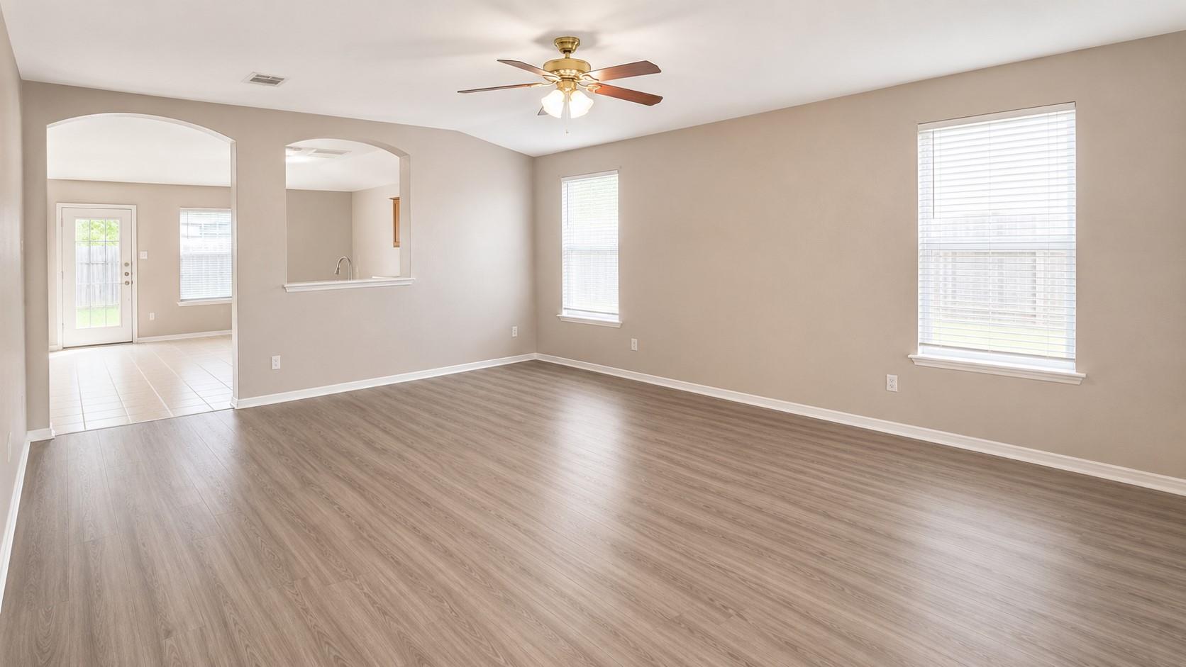 210 Lucky Clover LN, Hutto, TX 78634