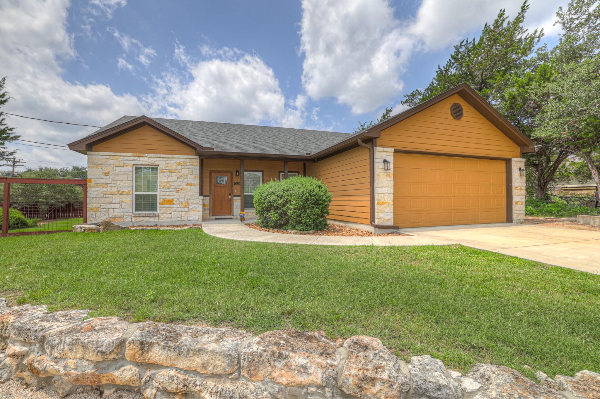 596 Riviera DR, Canyon Lake, TX 78133
