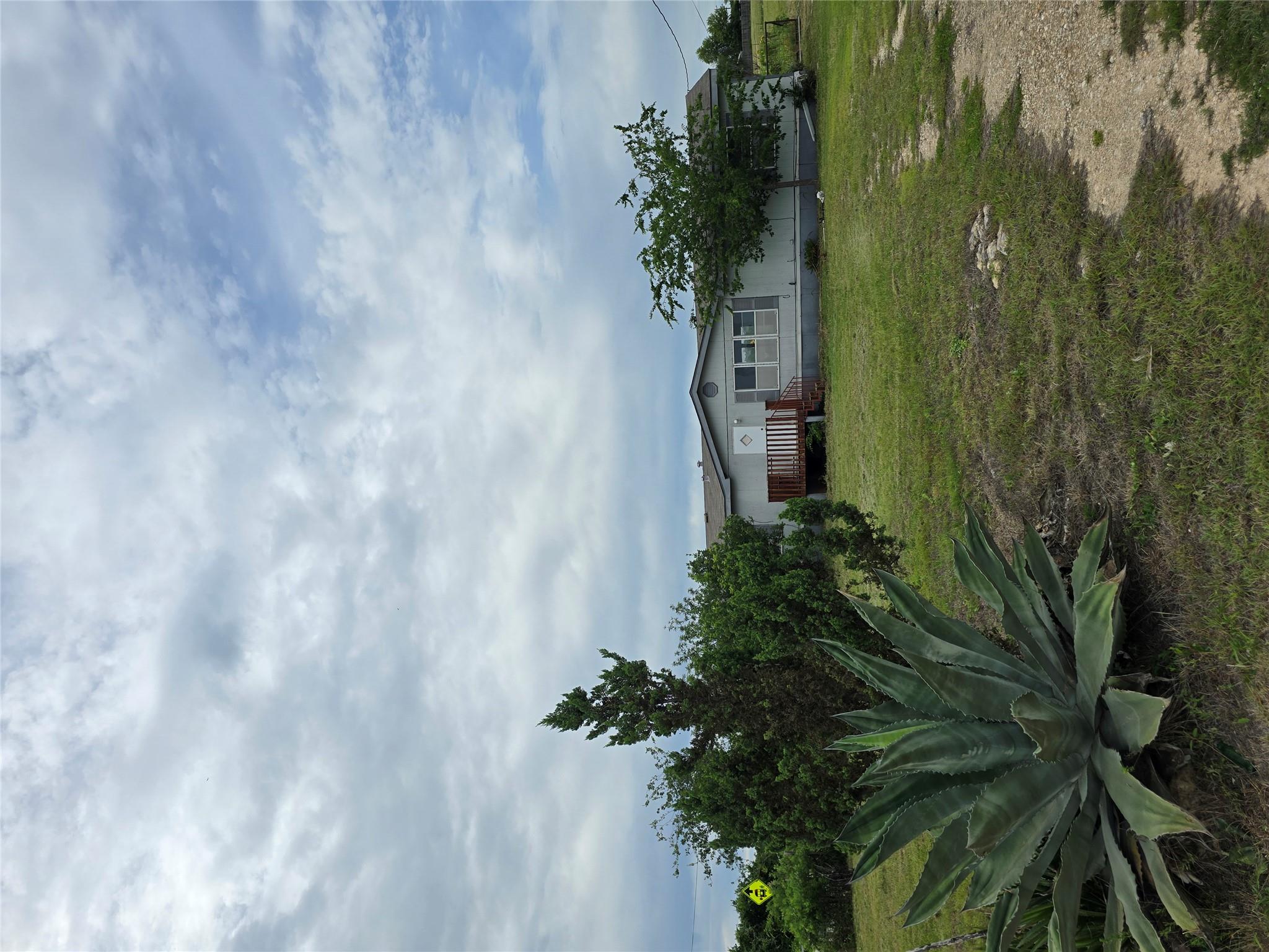 101 Crestview DR, Liberty Hill, TX 78642