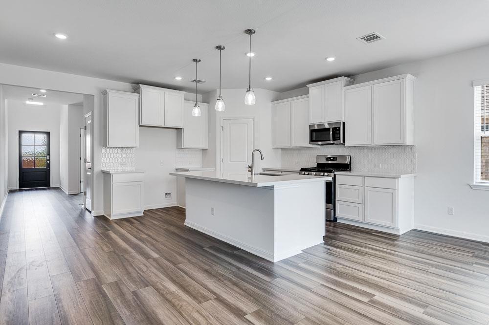 4004 Wynn RD, Hutto, TX 78634