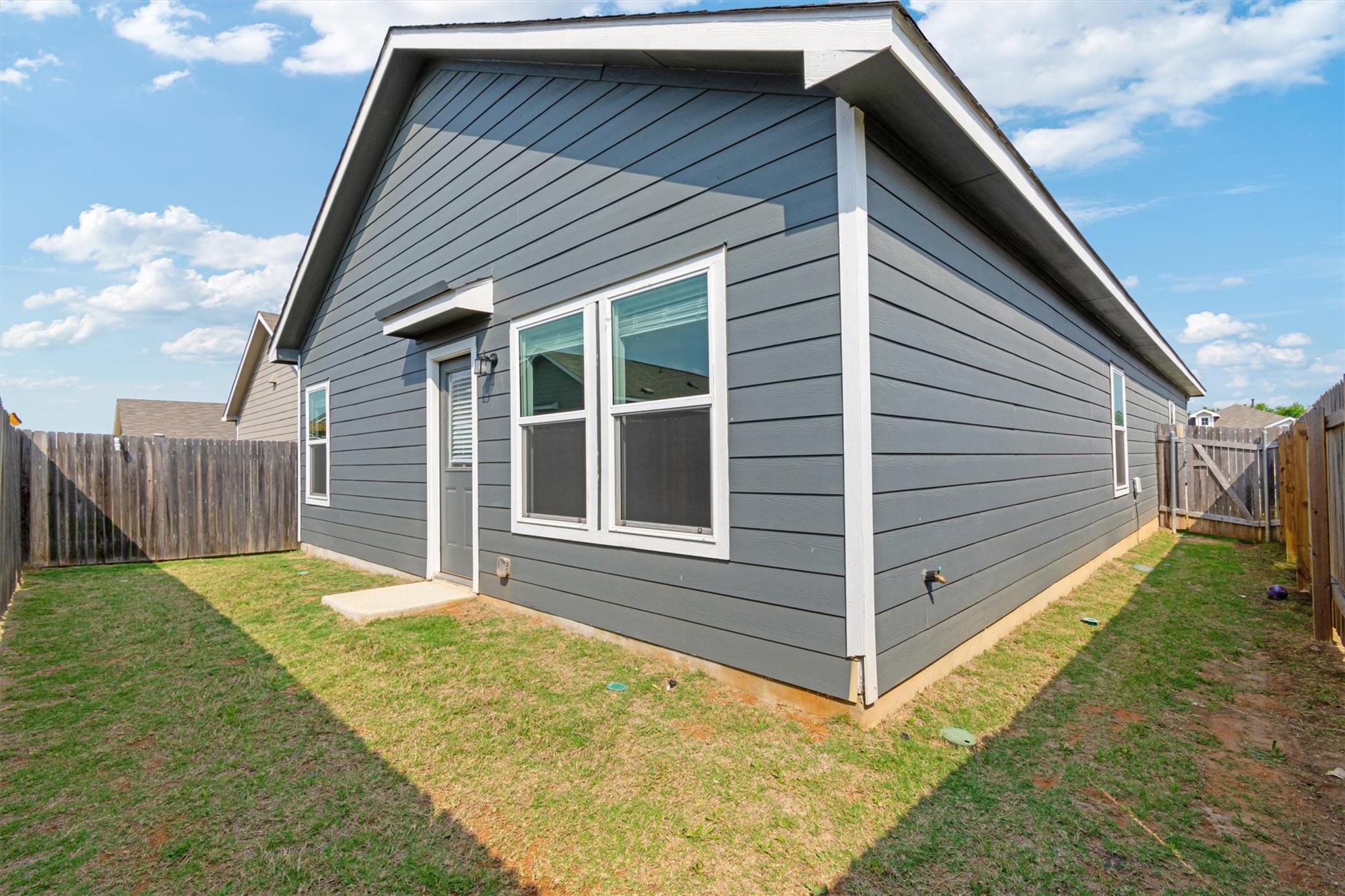 348 Soapstone Ps, Maxwell, TX 78656